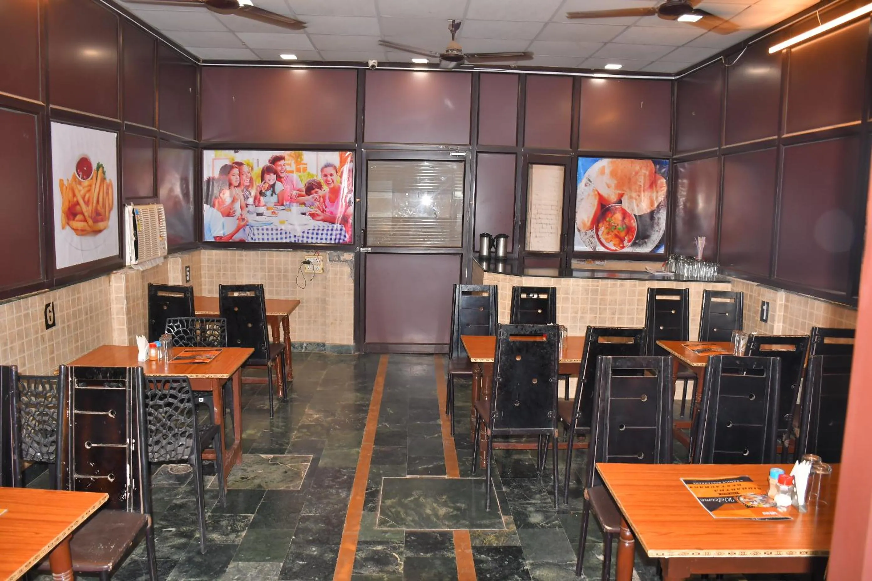 Restaurant/places to eat in Hotel Sidhartha Walking Distance From TajMahal