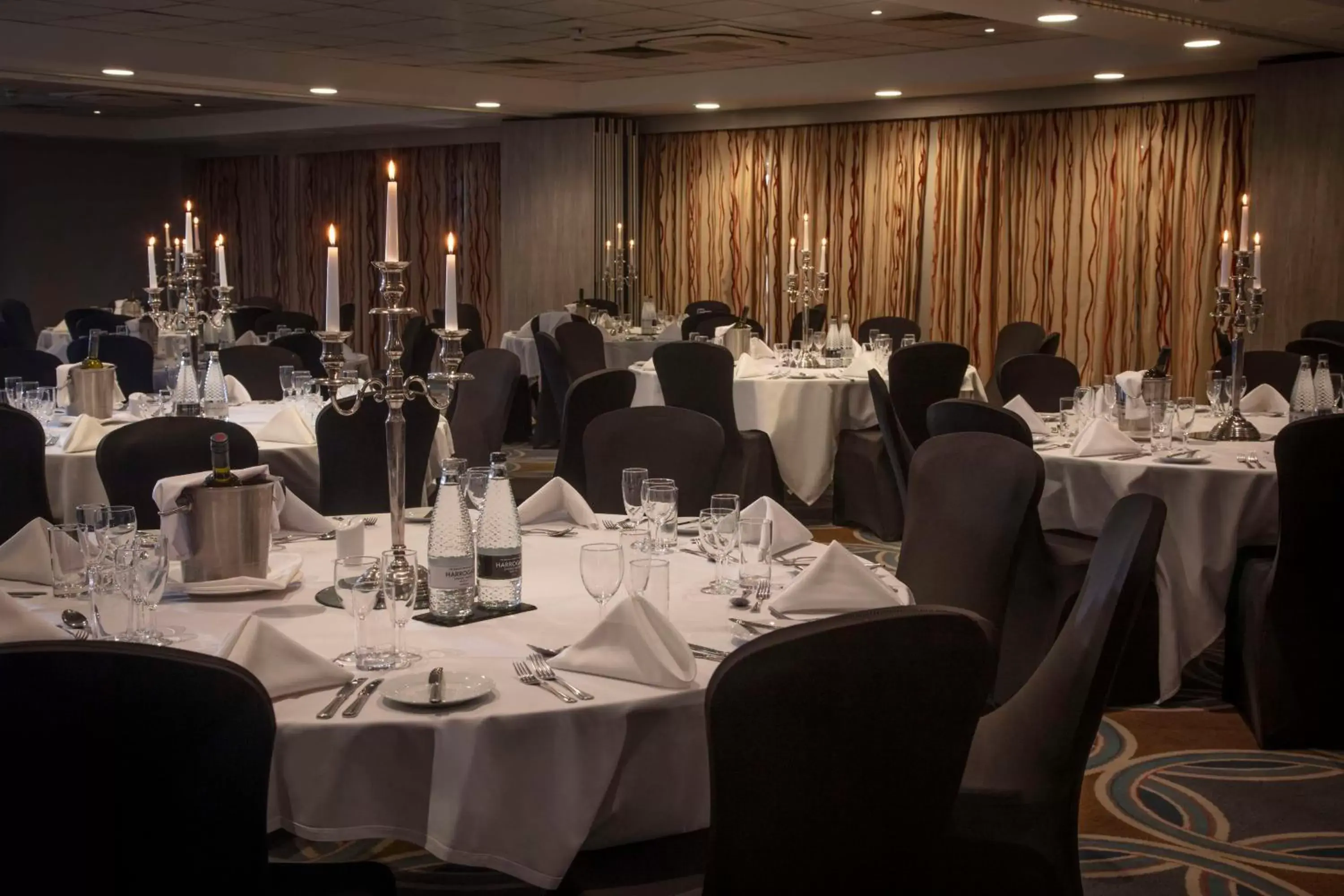 Meeting/conference room, Restaurant/Places to Eat in DoubleTree by Hilton Oxford Belfry