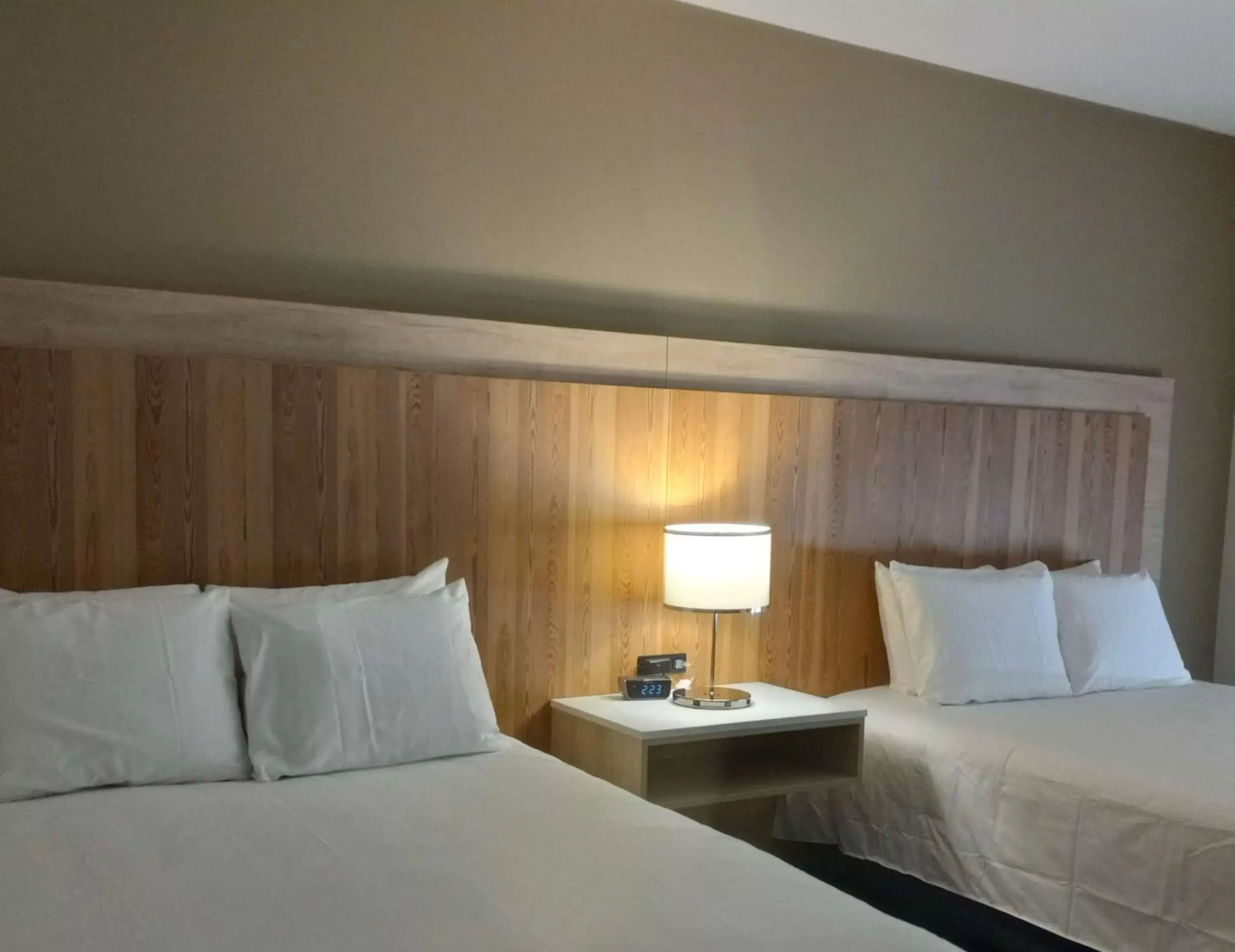 Bedroom, Bed in Radisson Hotel Pendleton Airport