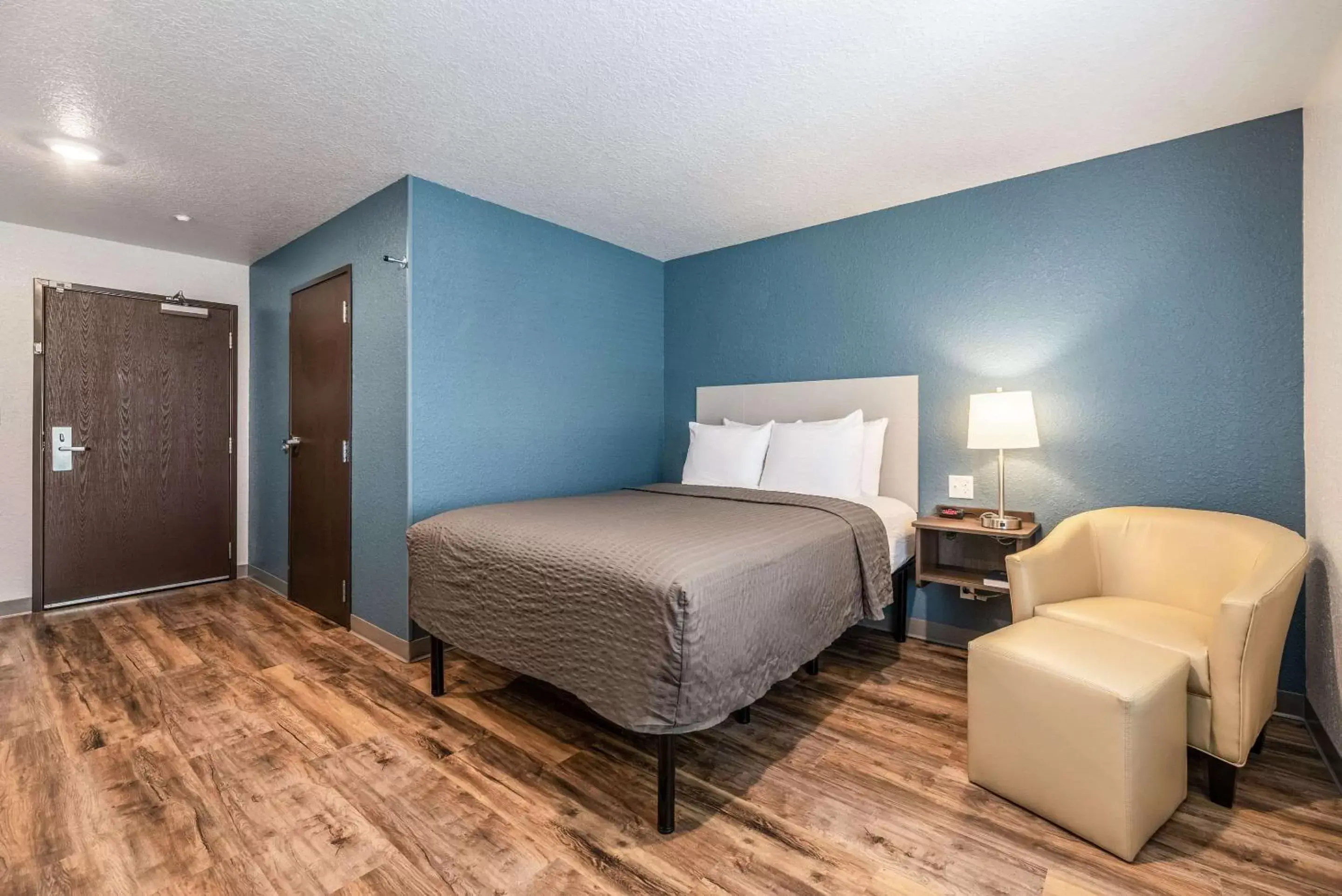Photo of the whole room, Bed in WoodSpring Suites Sanford North I-4 Orlando Area