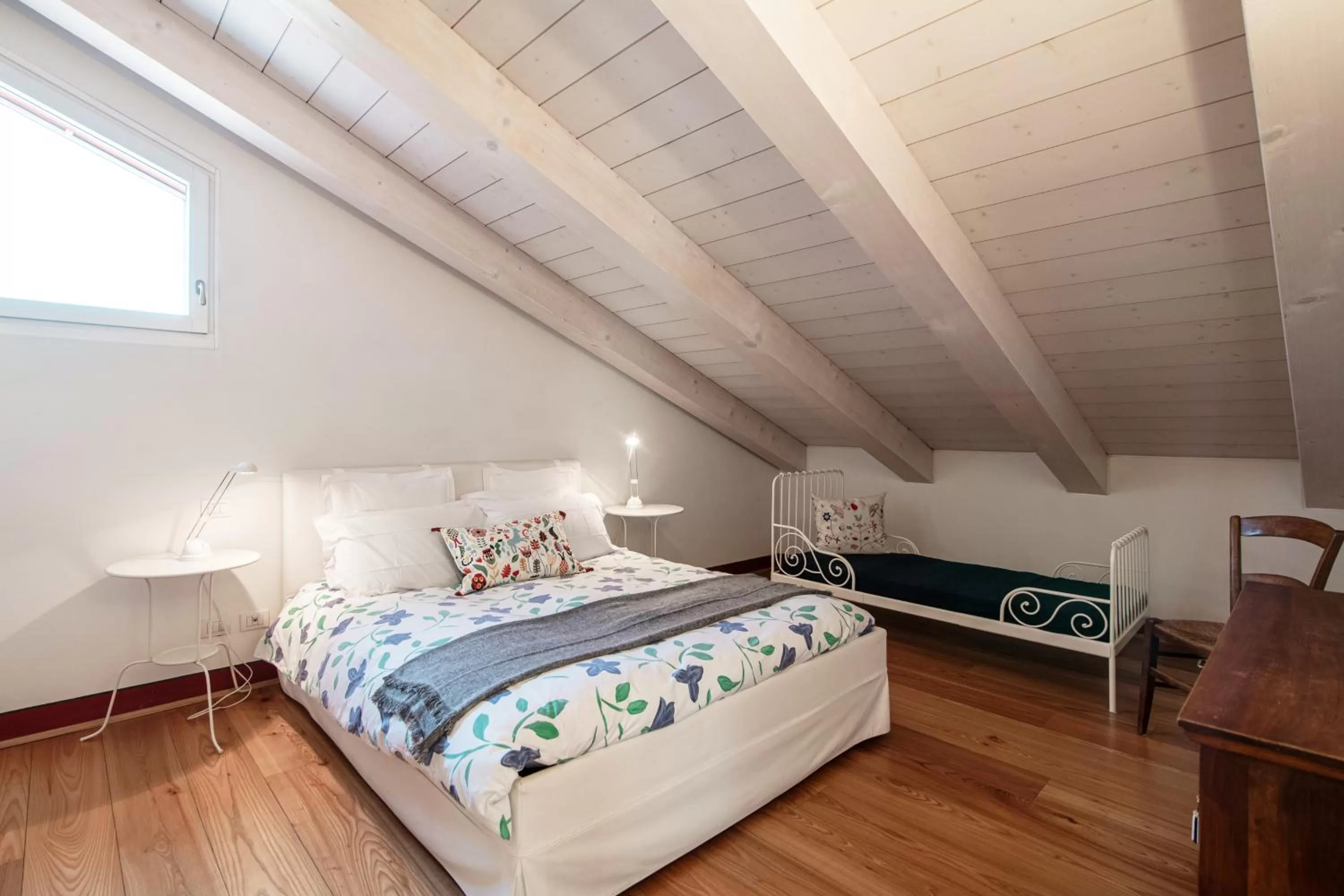 Bed in Castello di Brusata Apartment