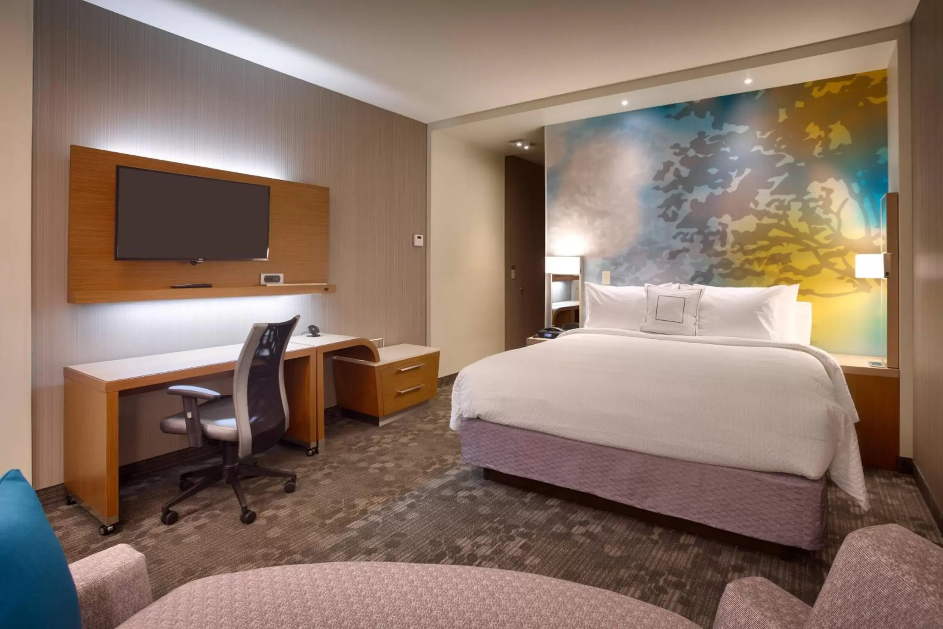 Photo of the whole room, Bed in Courtyard by Marriott Phoenix Mesa Gateway Airport