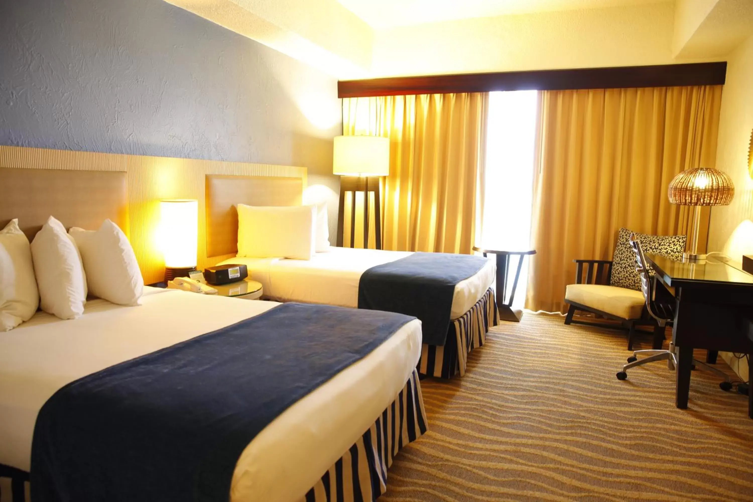 Bedroom, Bed in Windward Passage Hotel
