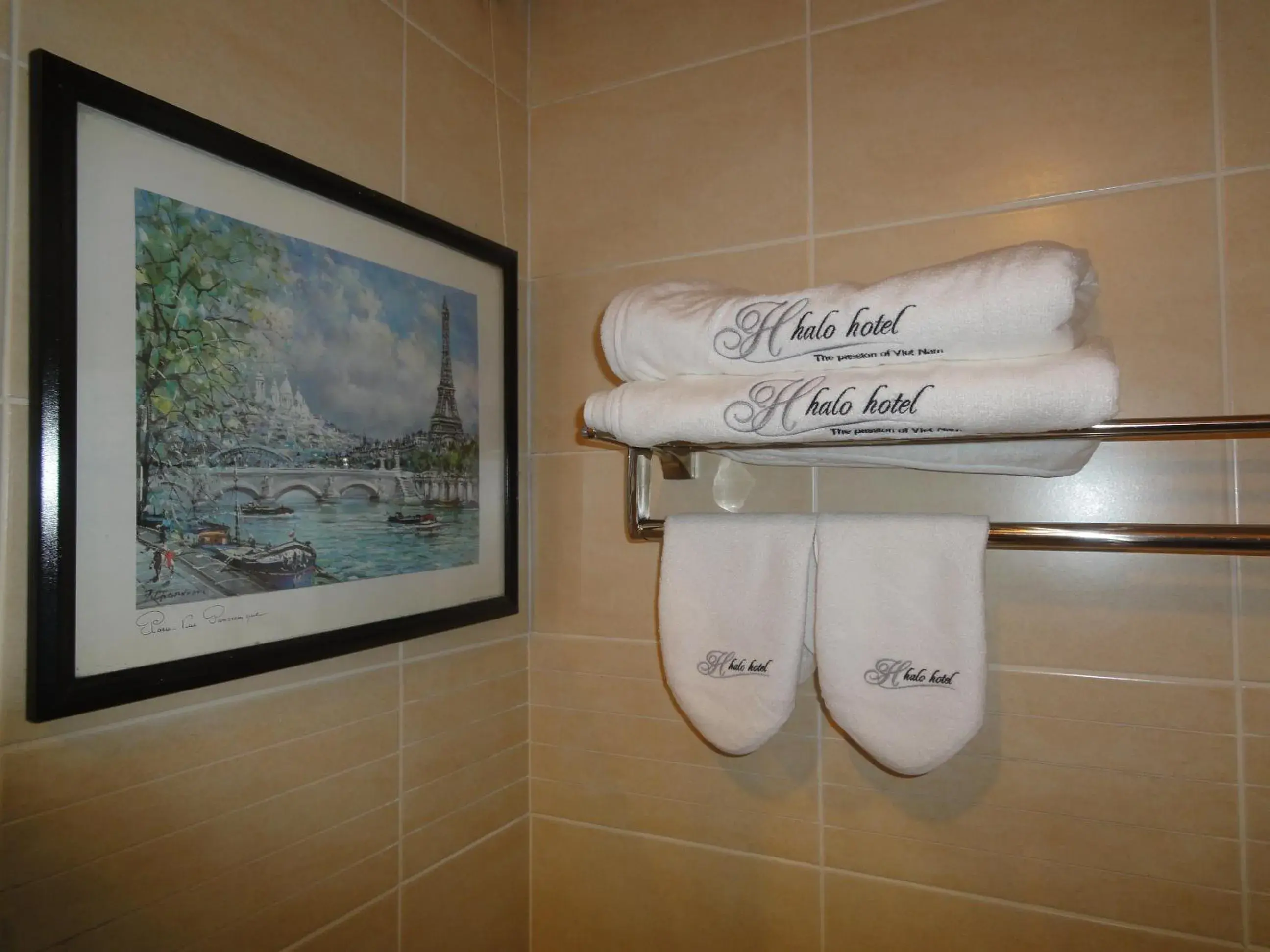 Bathroom in Halo Hotel