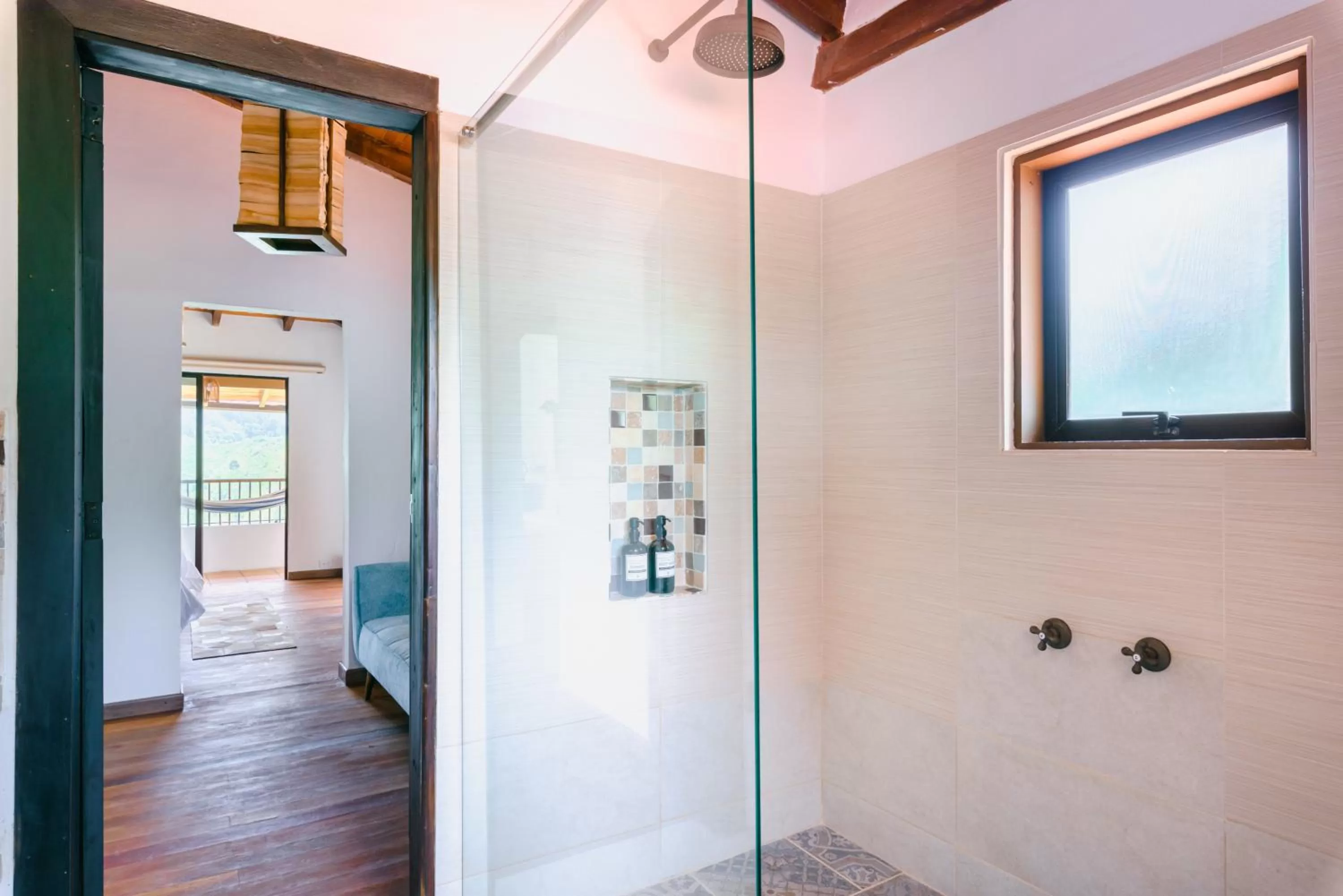 Shower in Hotel Kawa Mountain Retreat