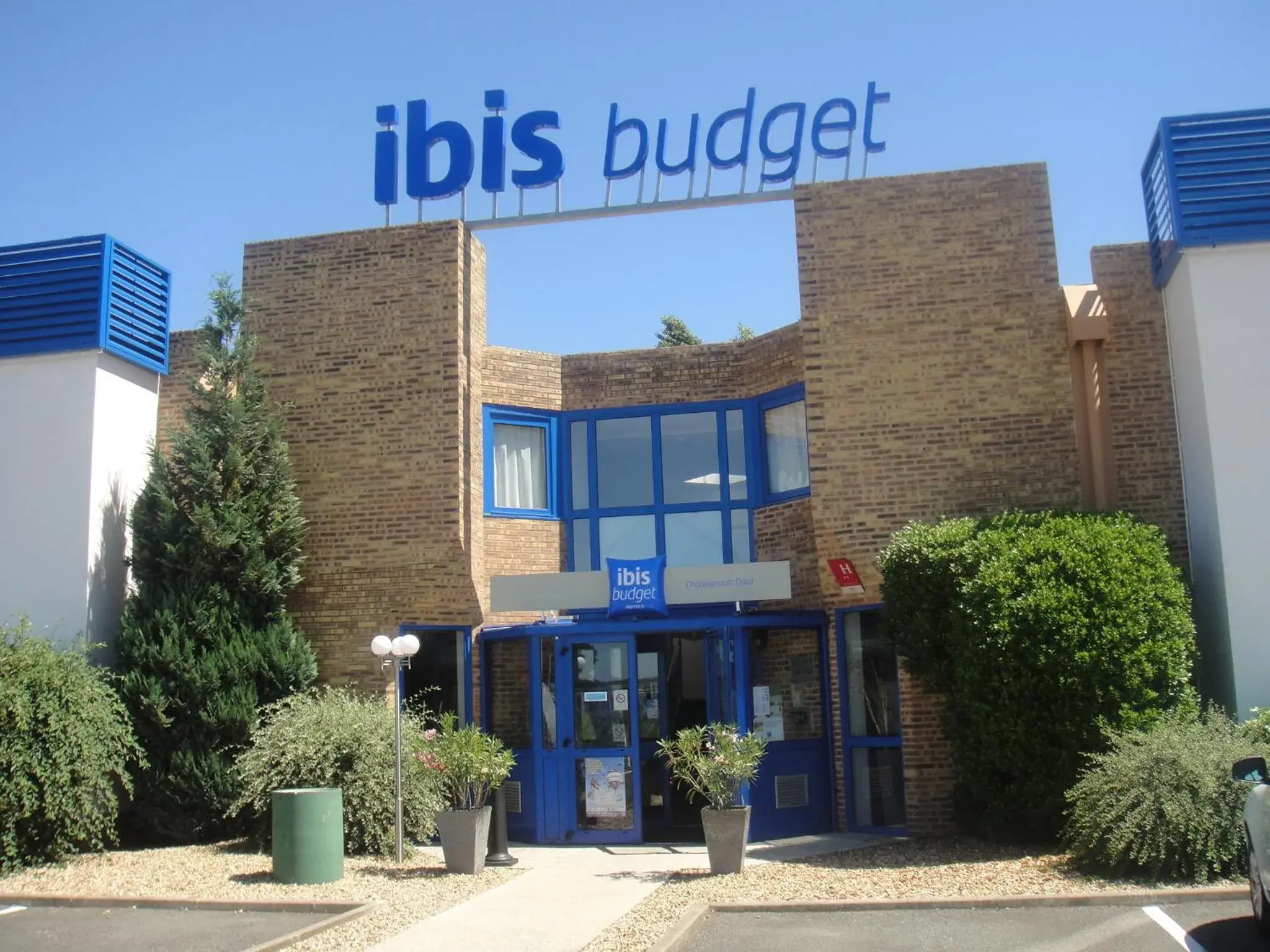 Facade/entrance, Property Building in ibis budget Châtellerault Nord