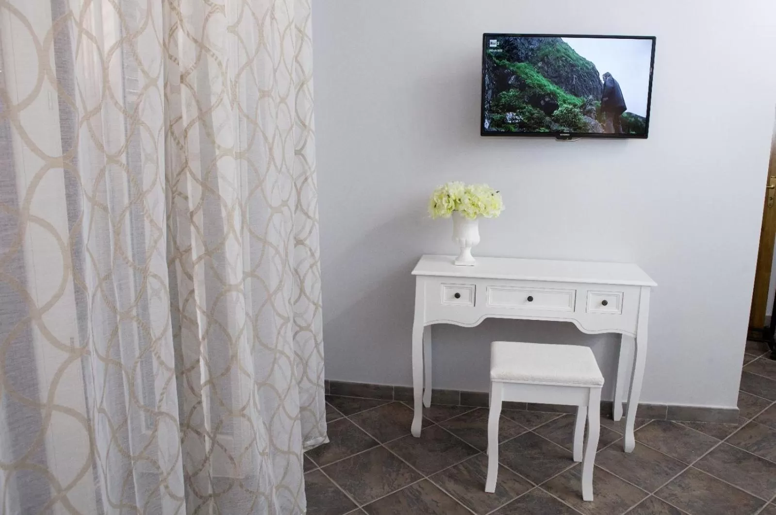 Photo of the whole room, TV/Entertainment Center in Reginella B&B Palermo