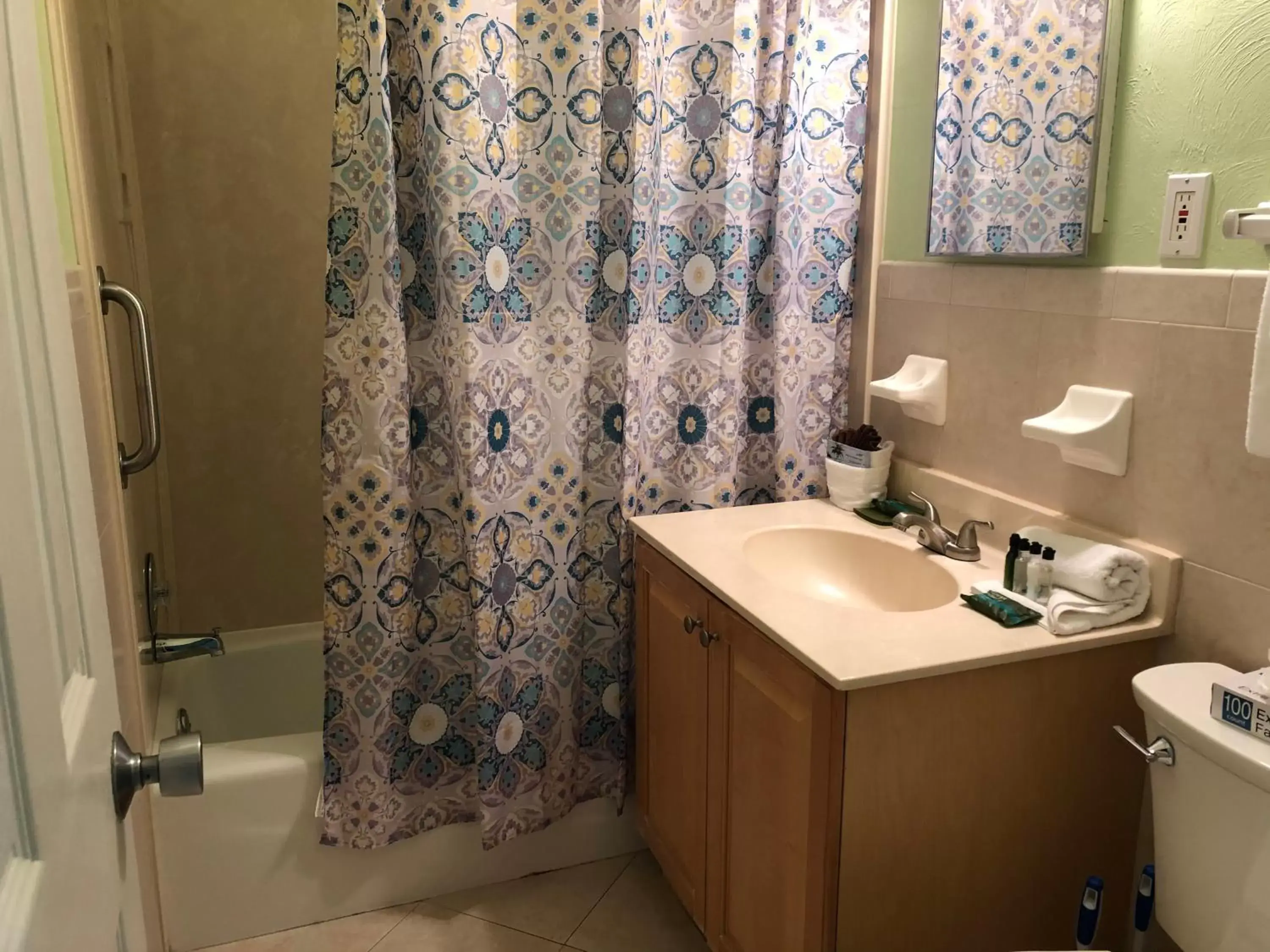 Bathroom in Tropical Beach Resorts - Sarasota