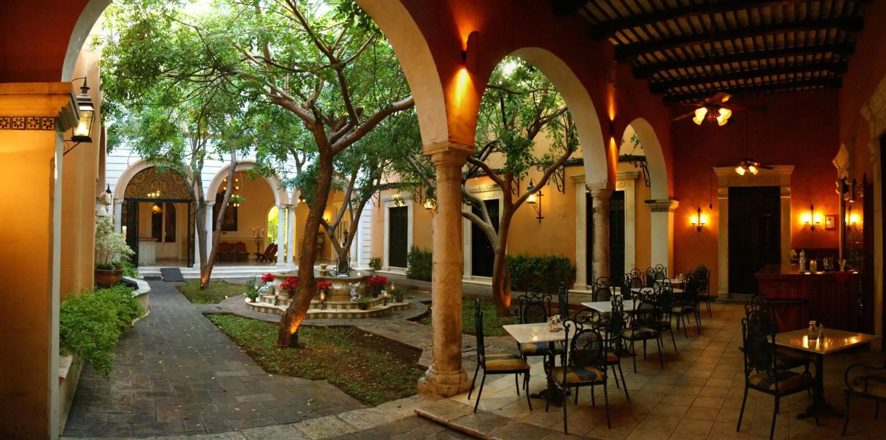 Property building, Restaurant/Places to Eat in Hotel Boutique La Mision De Fray Diego