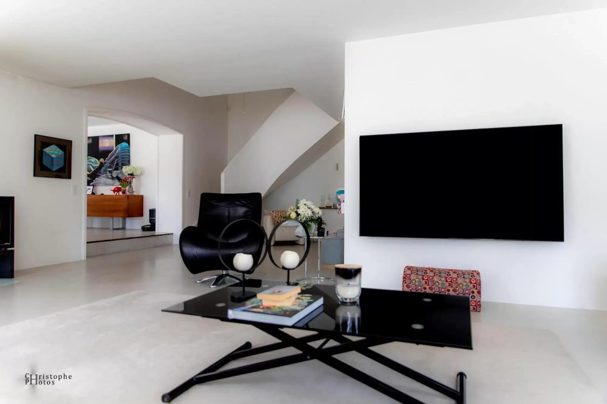 TV/Entertainment Center in Croissant de Lune