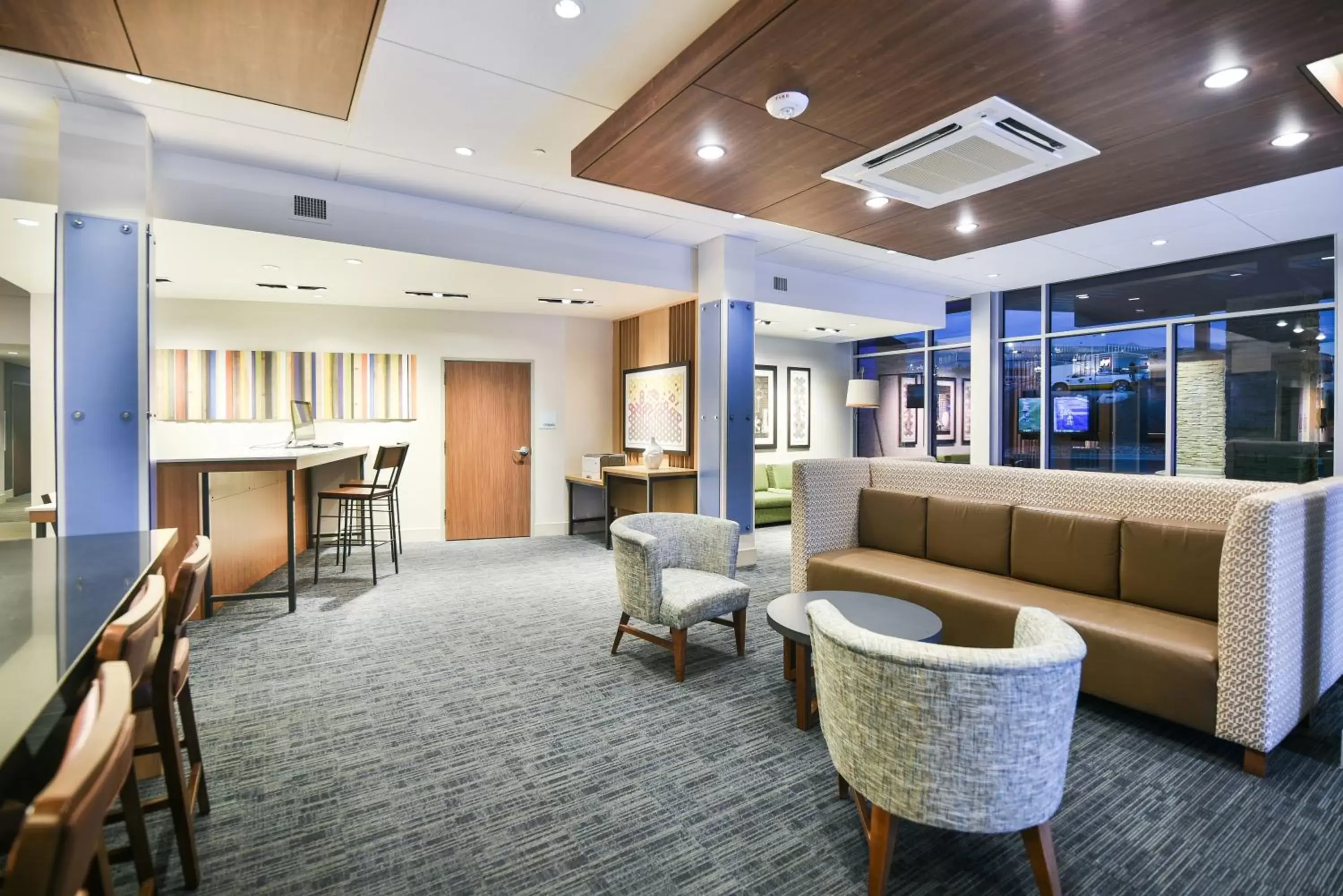 Property building, Lounge/Bar in Holiday Inn Express & Suites Lehi - Thanksgiving Point, an IHG Hotel