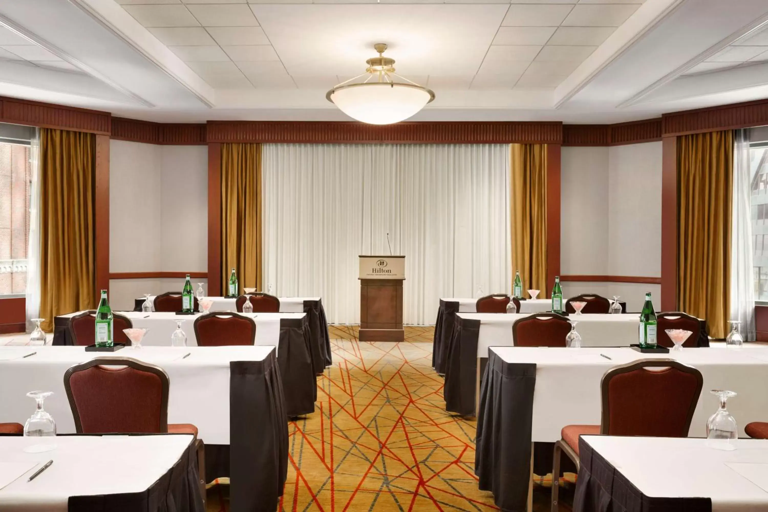 Meeting/conference room in Hilton Chicago Magnificent Mile Suites