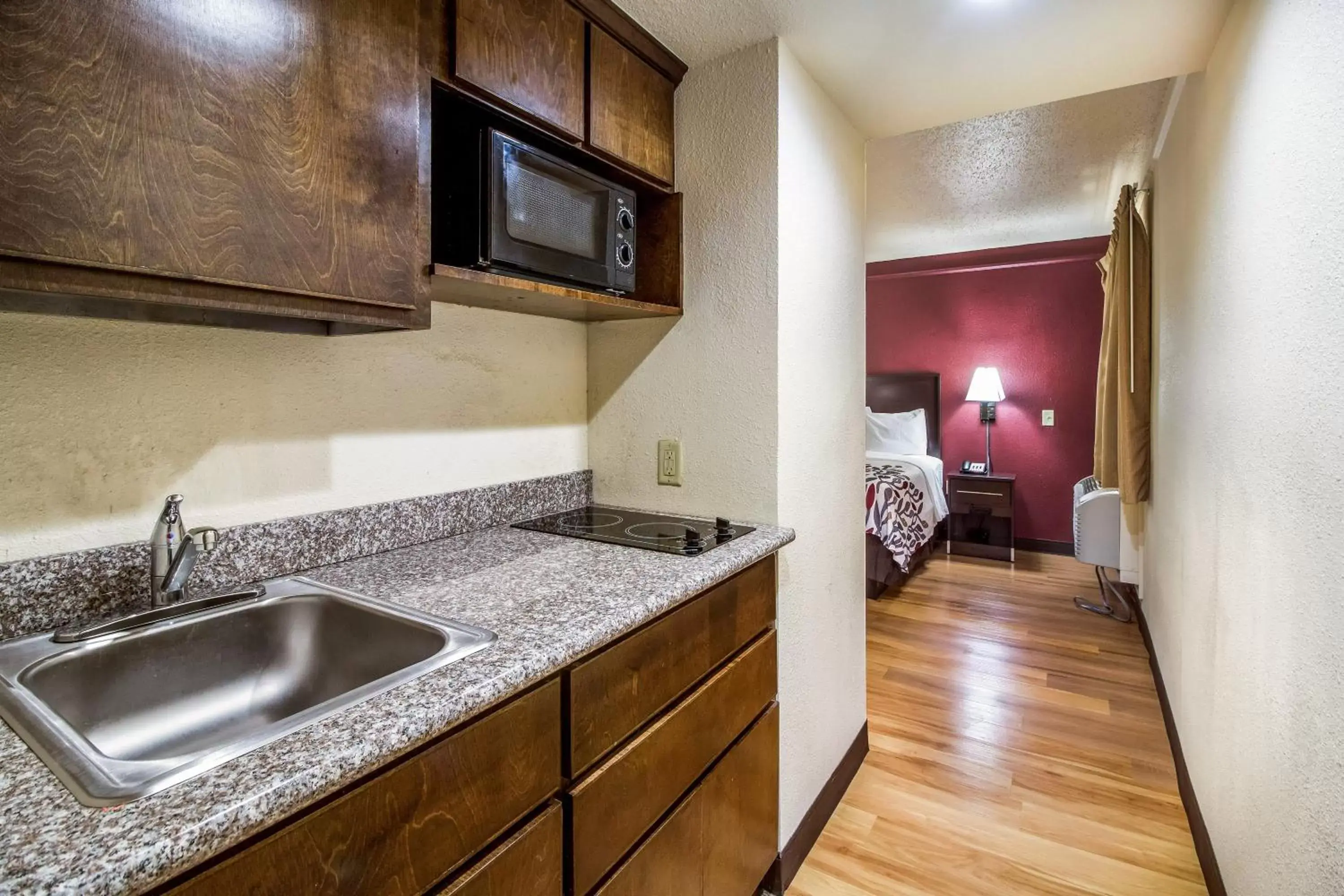 Photo of the whole room, Kitchen/Kitchenette in Red Roof Inn Houston East I-10