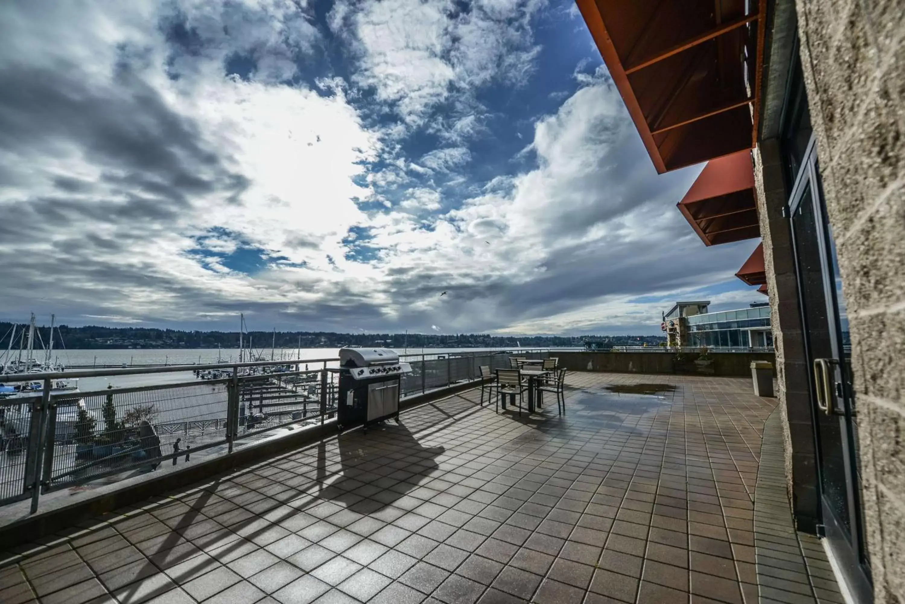 Property building, Balcony/Terrace in Hampton Inn & Suites Bremerton