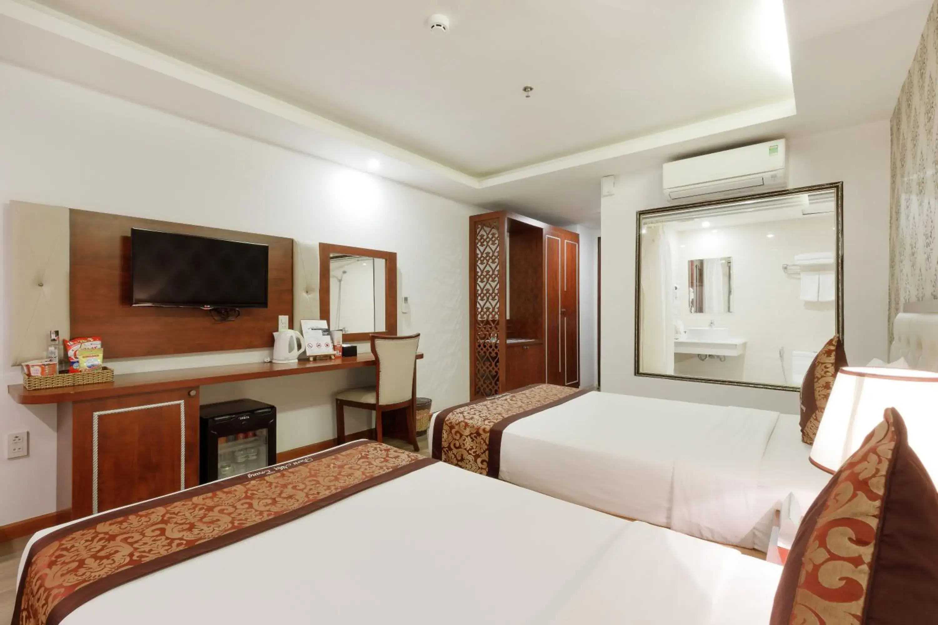 Standard Twin Room No View in Paris Luxury Hotel & Apartment Nha Trang Standard Twin Room No View in Paris Luxury Hotel & Apartment Nha Trang