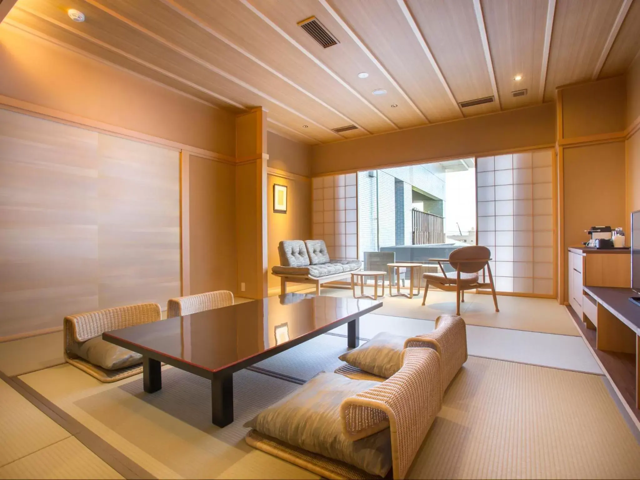 Photo of the whole room, Seating Area in Saka Hotel Kyoto
