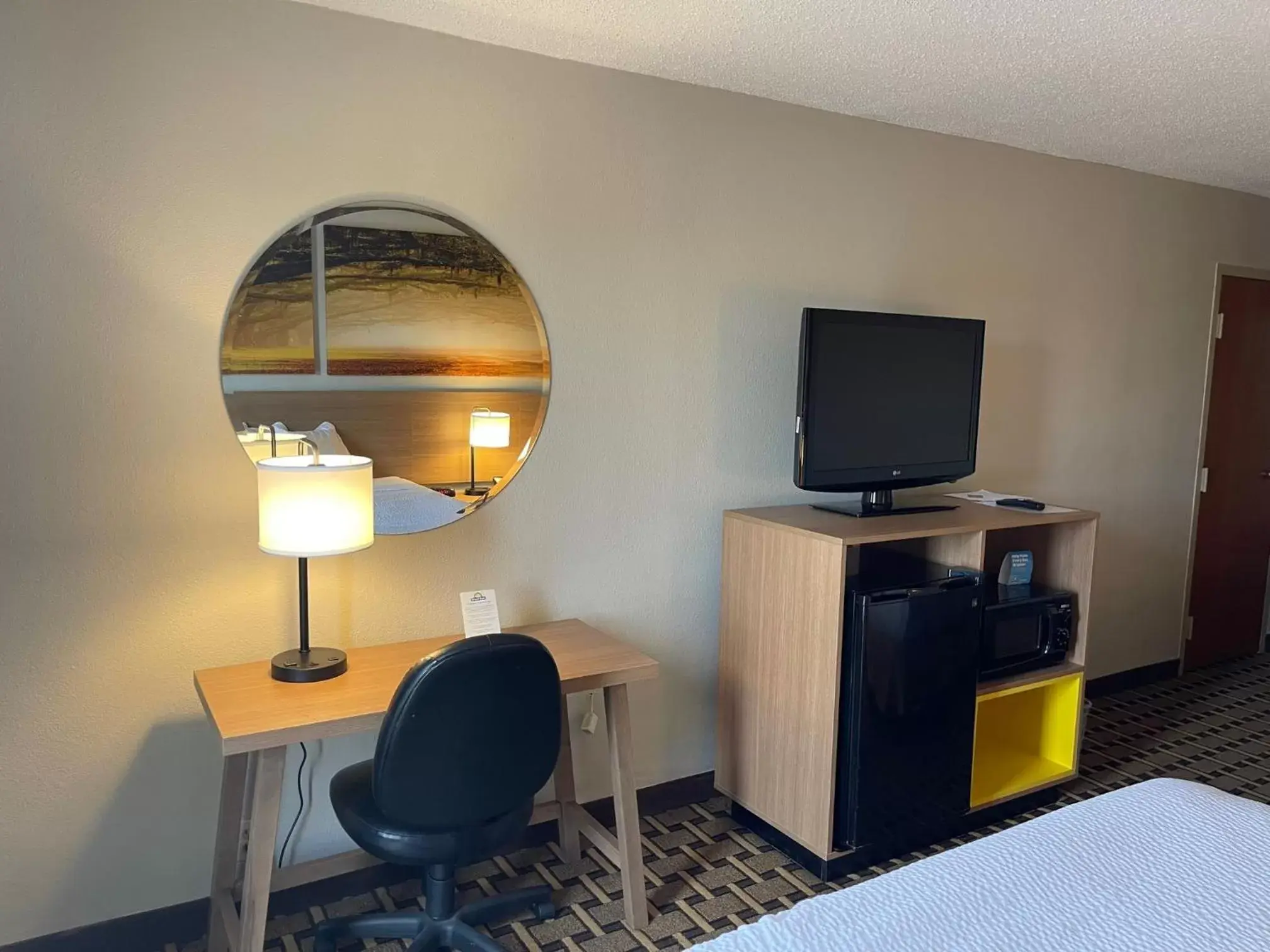 TV and multimedia, TV/Entertainment Center in Days Inn by Wyndham Fayetteville-South/I-95 Exit 49