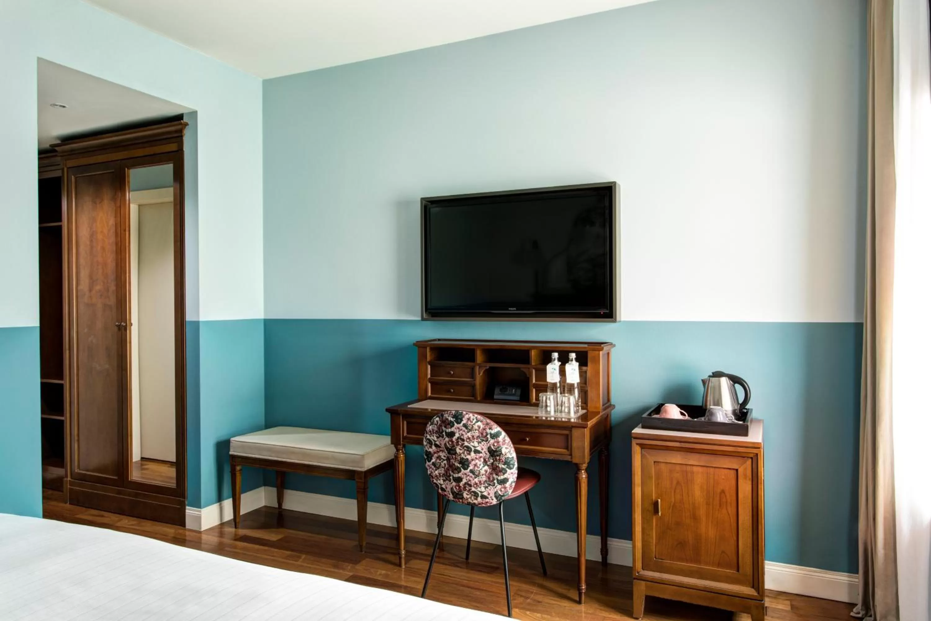 Photo of the whole room, Bed in Hotel Indigo Verona - Grand Hotel Des Arts by IHG