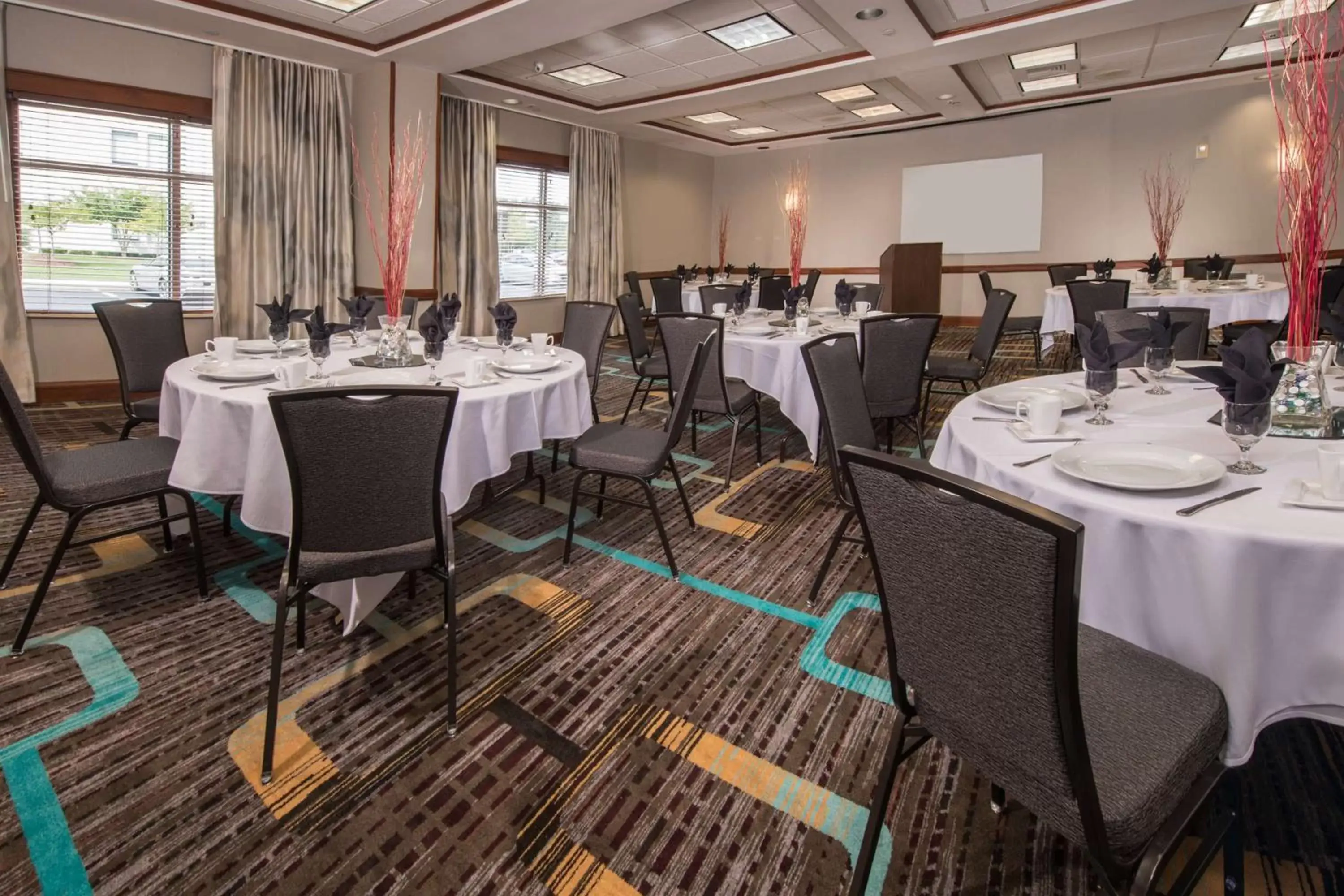 Meeting/conference room, Restaurant/Places to Eat in Residence Inn by Marriott Chesapeake Greenbrier