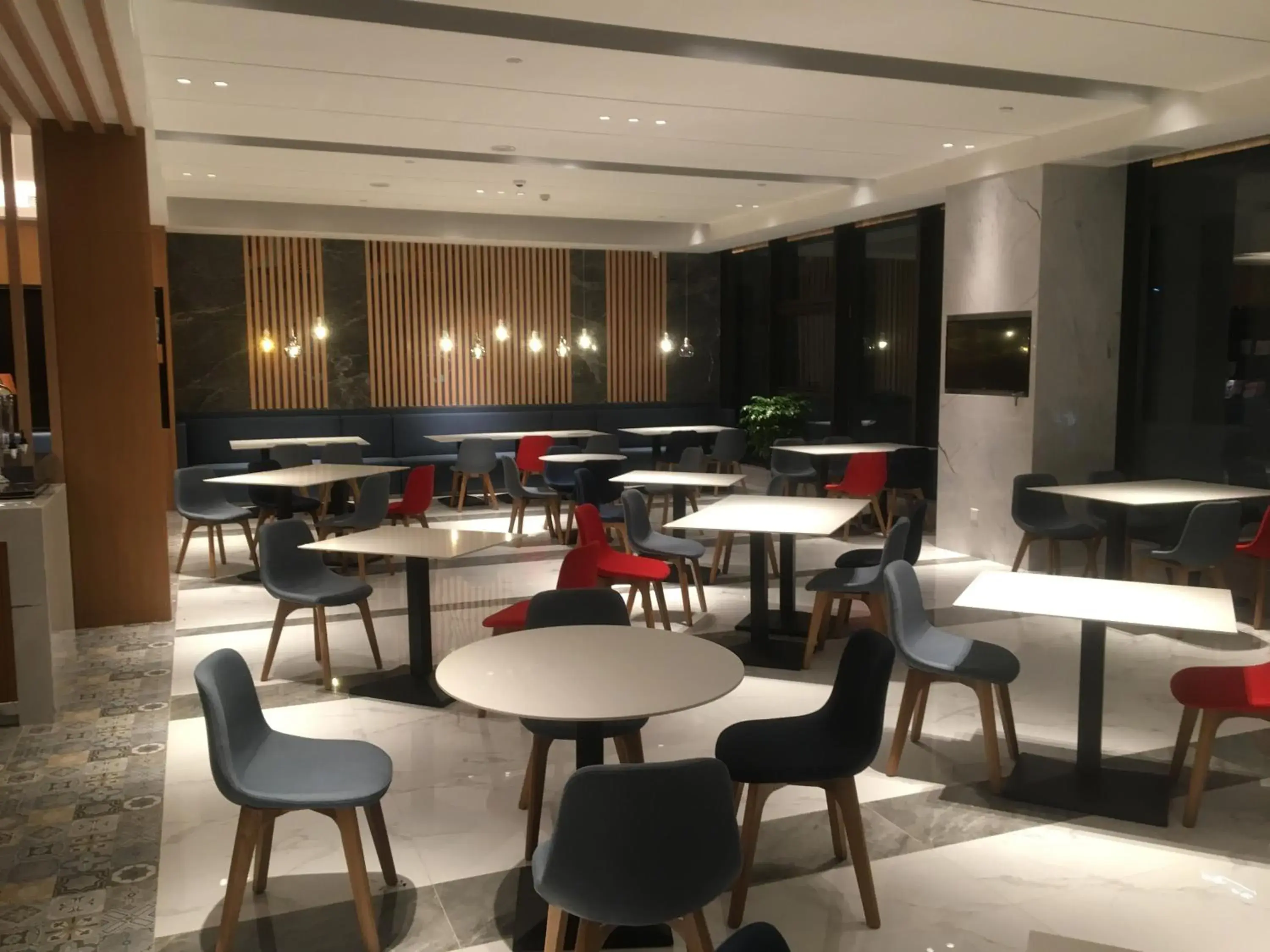 Restaurant/places to eat, Lounge/Bar in Holiday Inn Express Xi'an Qujiang South, an IHG Hotel