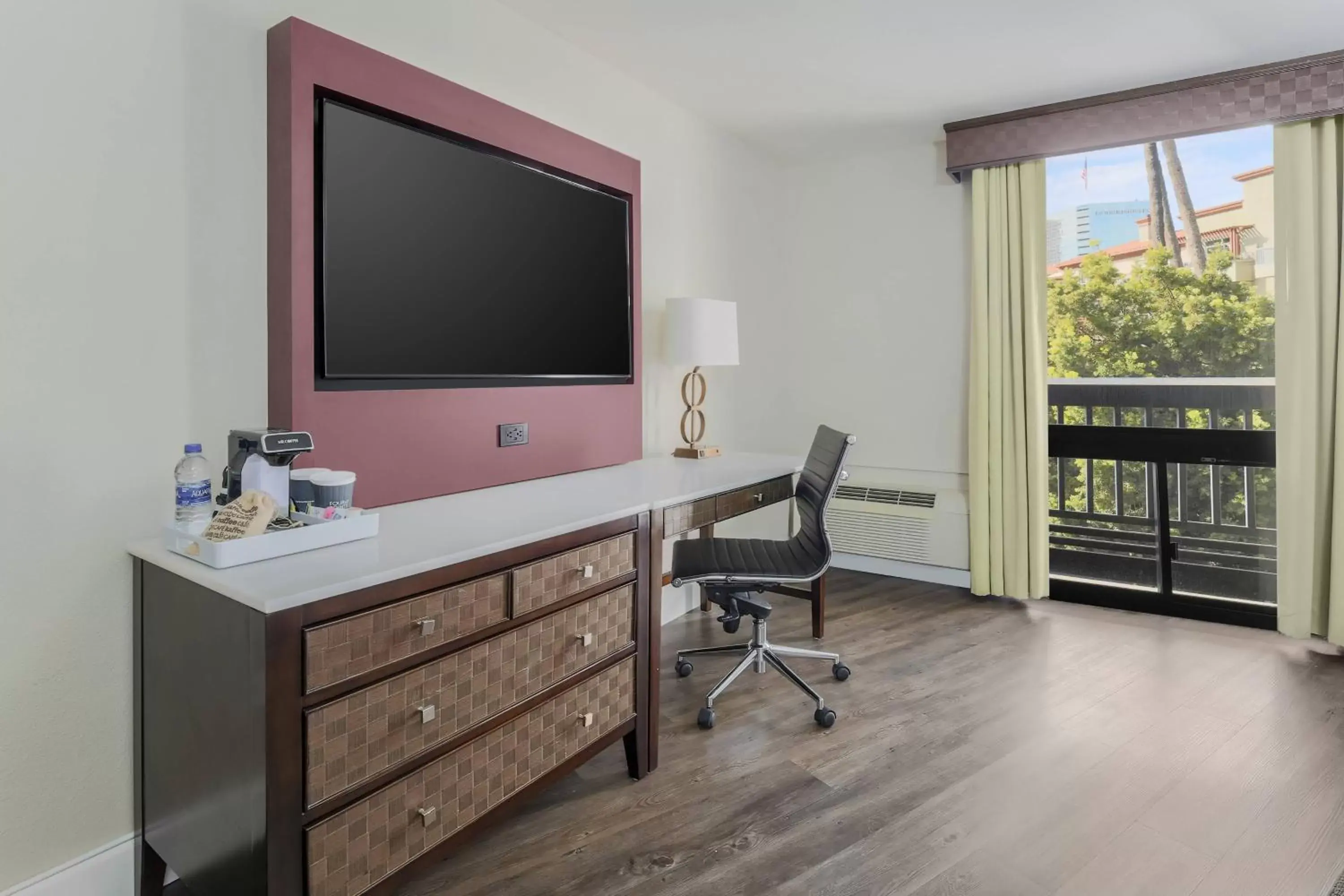 Photo of the whole room, TV/Entertainment Center in Four Points by Sheraton San Diego Downtown Little Italy