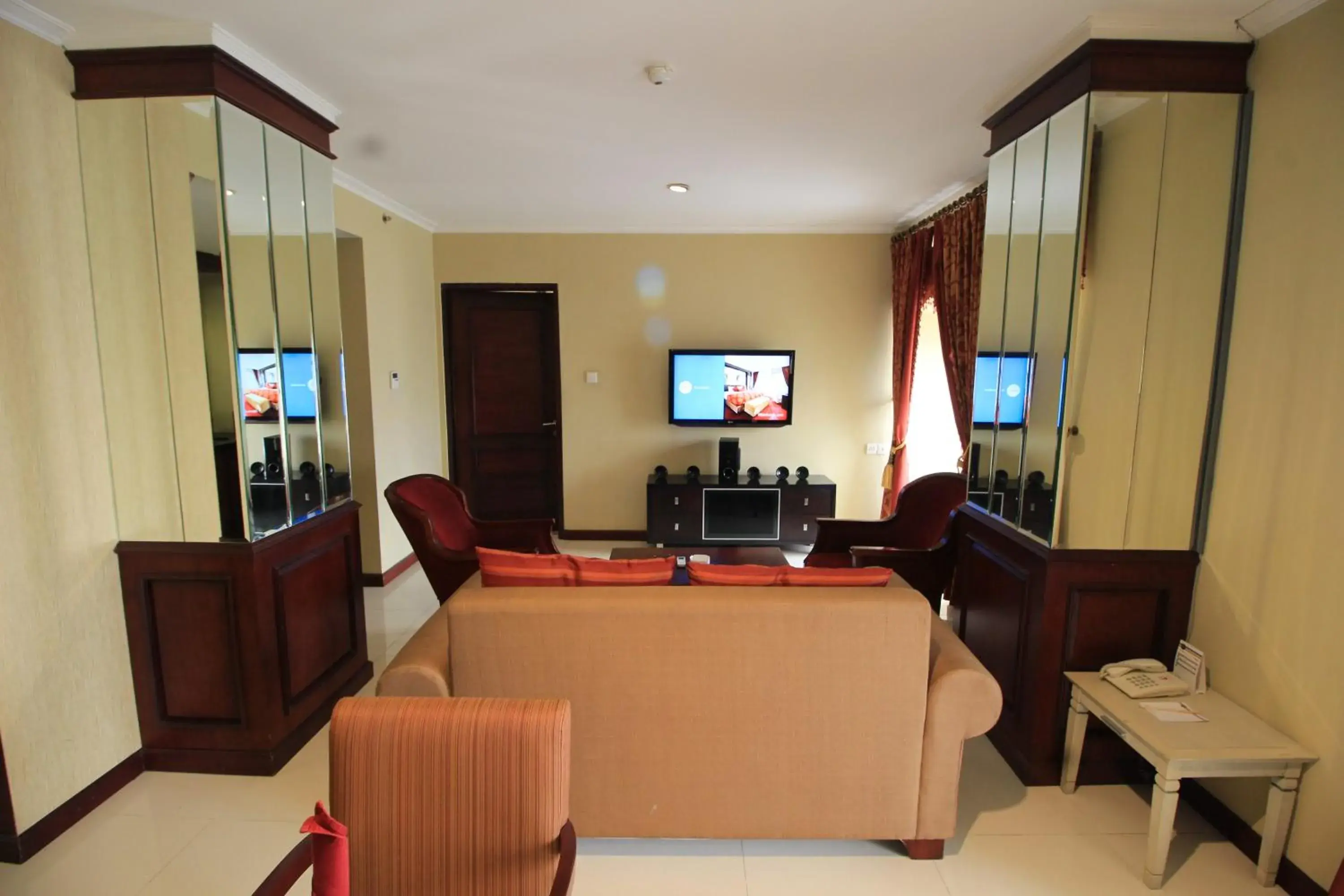 Living room in Hotel Dafam Semarang