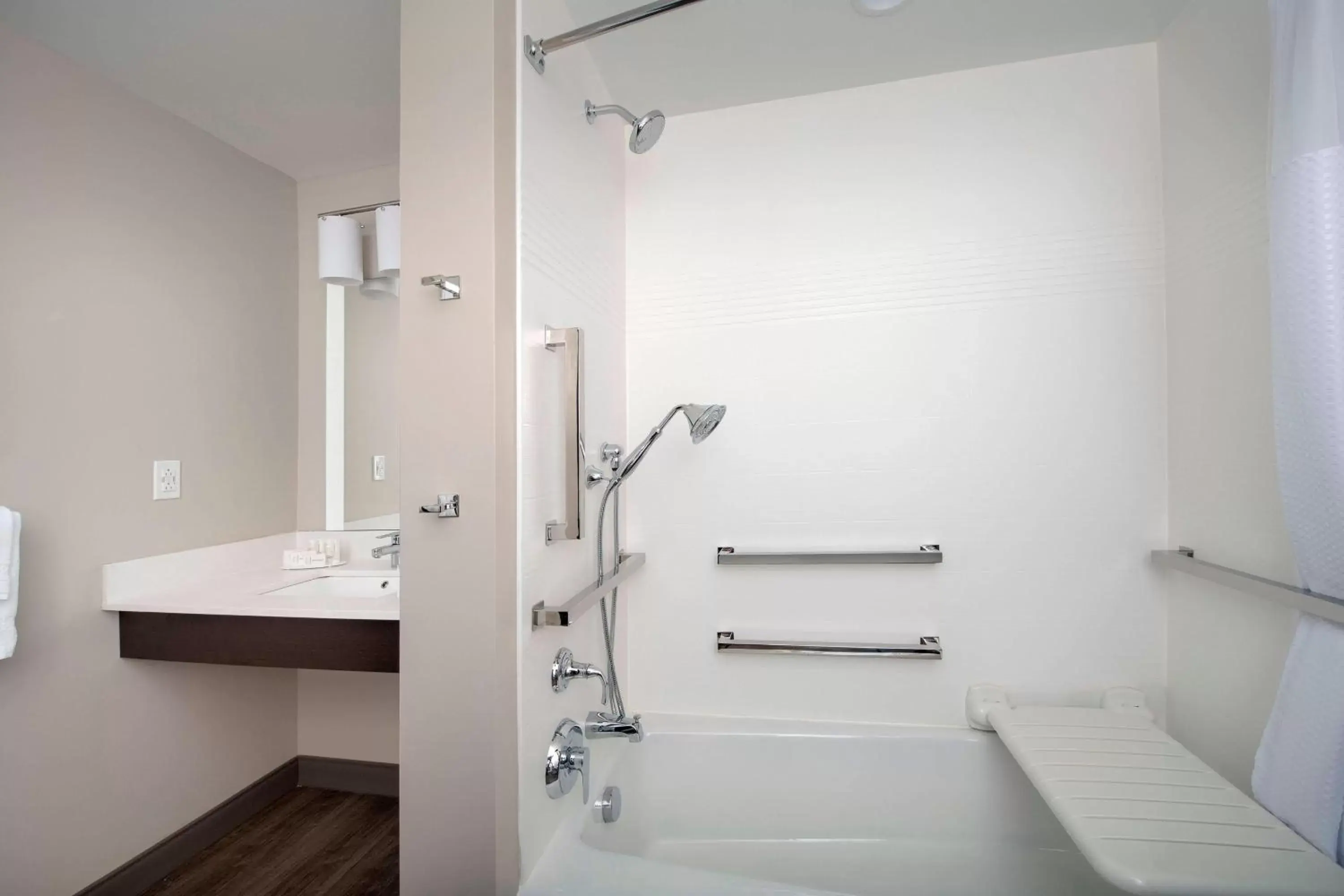 Bathroom in TownePlace Suites by Marriott College Park