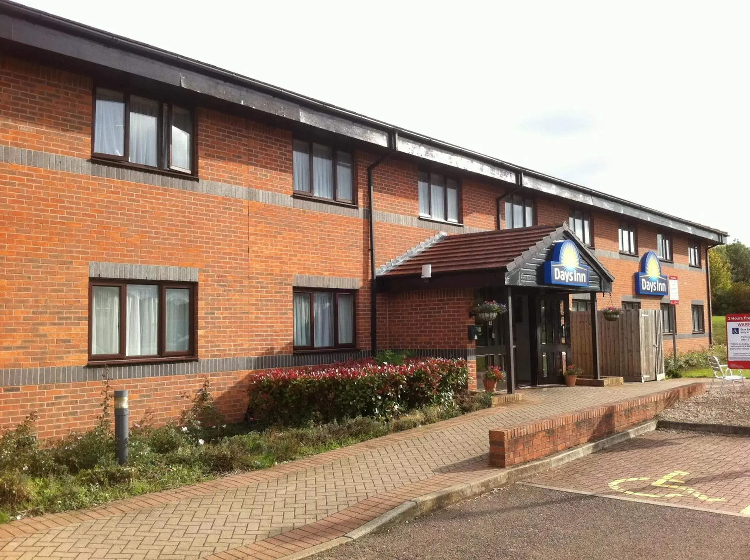 Facade/entrance, Property Building in Days Inn Hotel Warwick South - Southbound M40