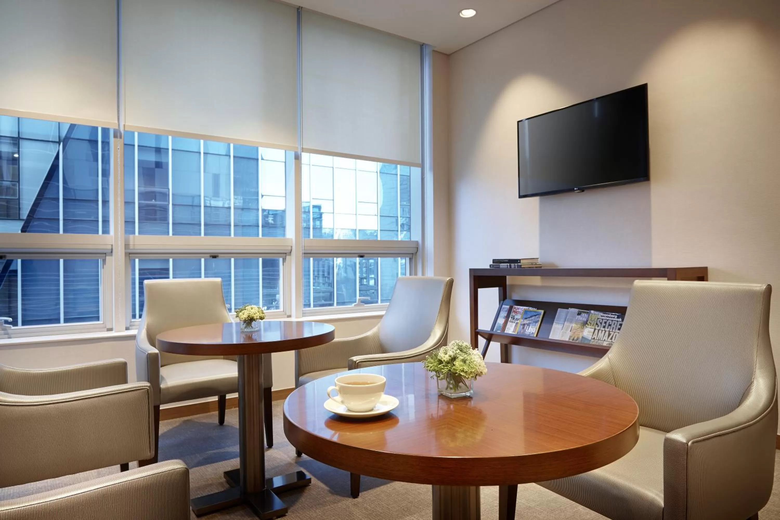 Communal lounge/ TV room in LOTTE CITY HOTEL Myeongdong