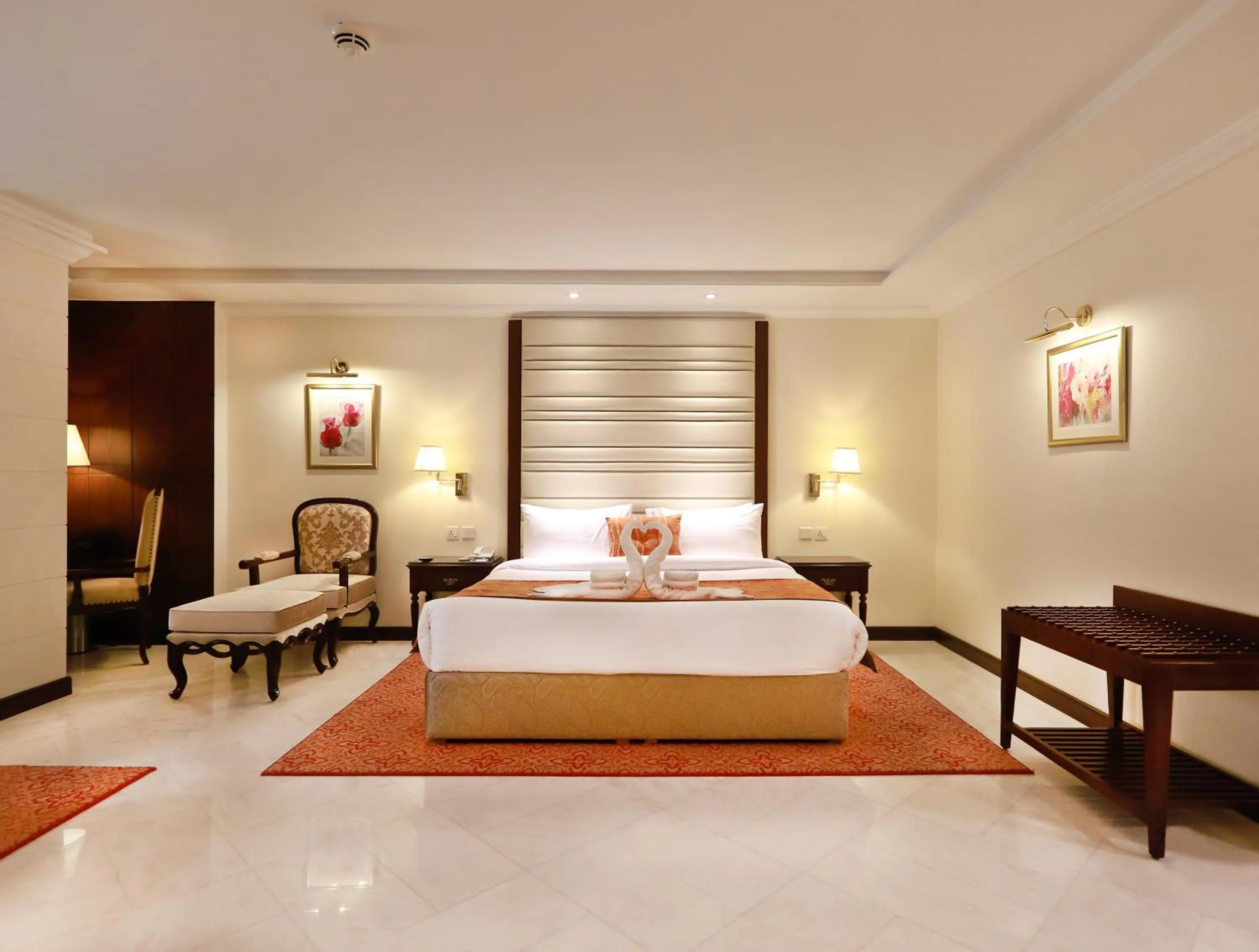 Bedroom, Bed in Islamabad Regalia Hotel