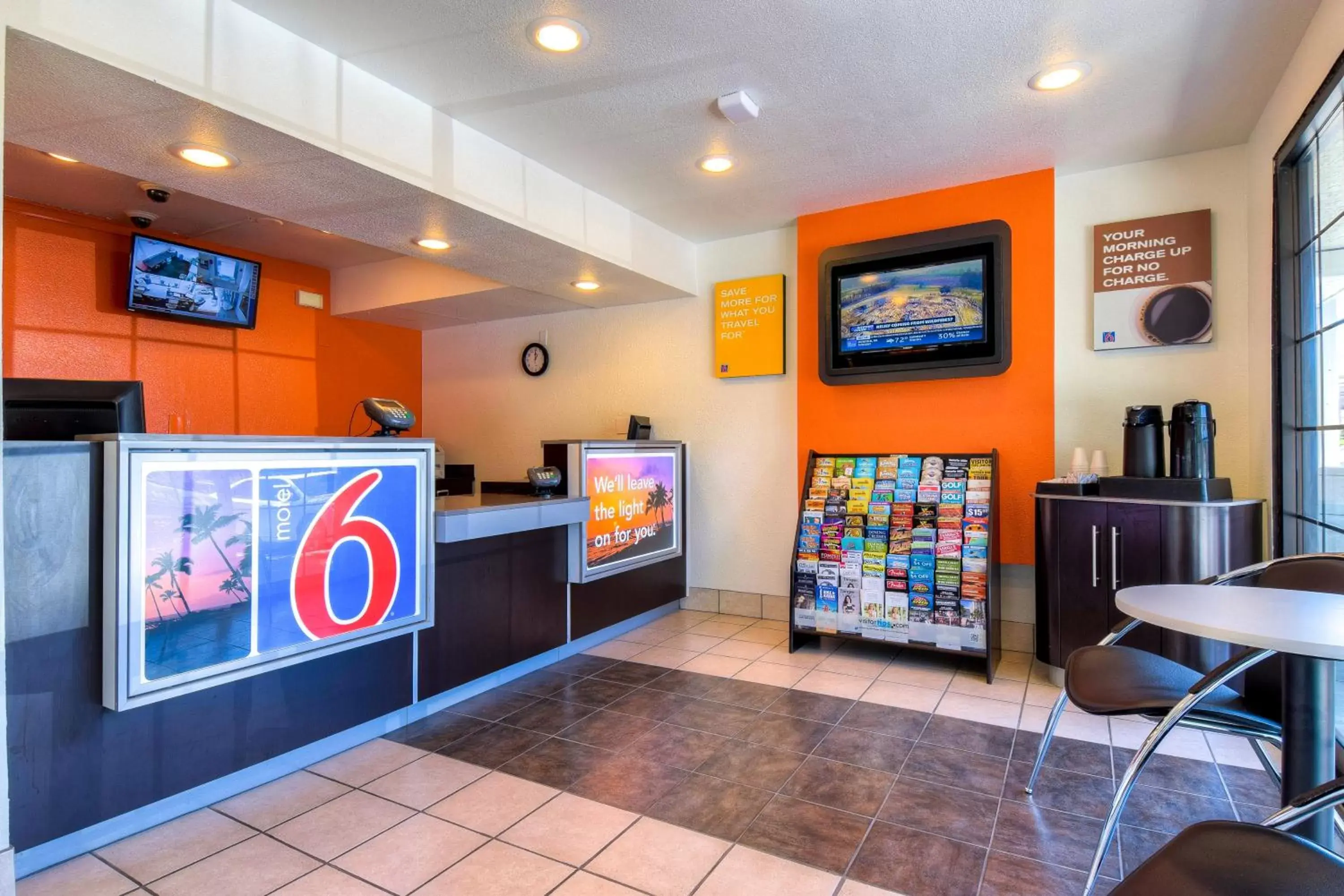 Lobby or reception in Motel 6-Pomona, CA - Los Angeles