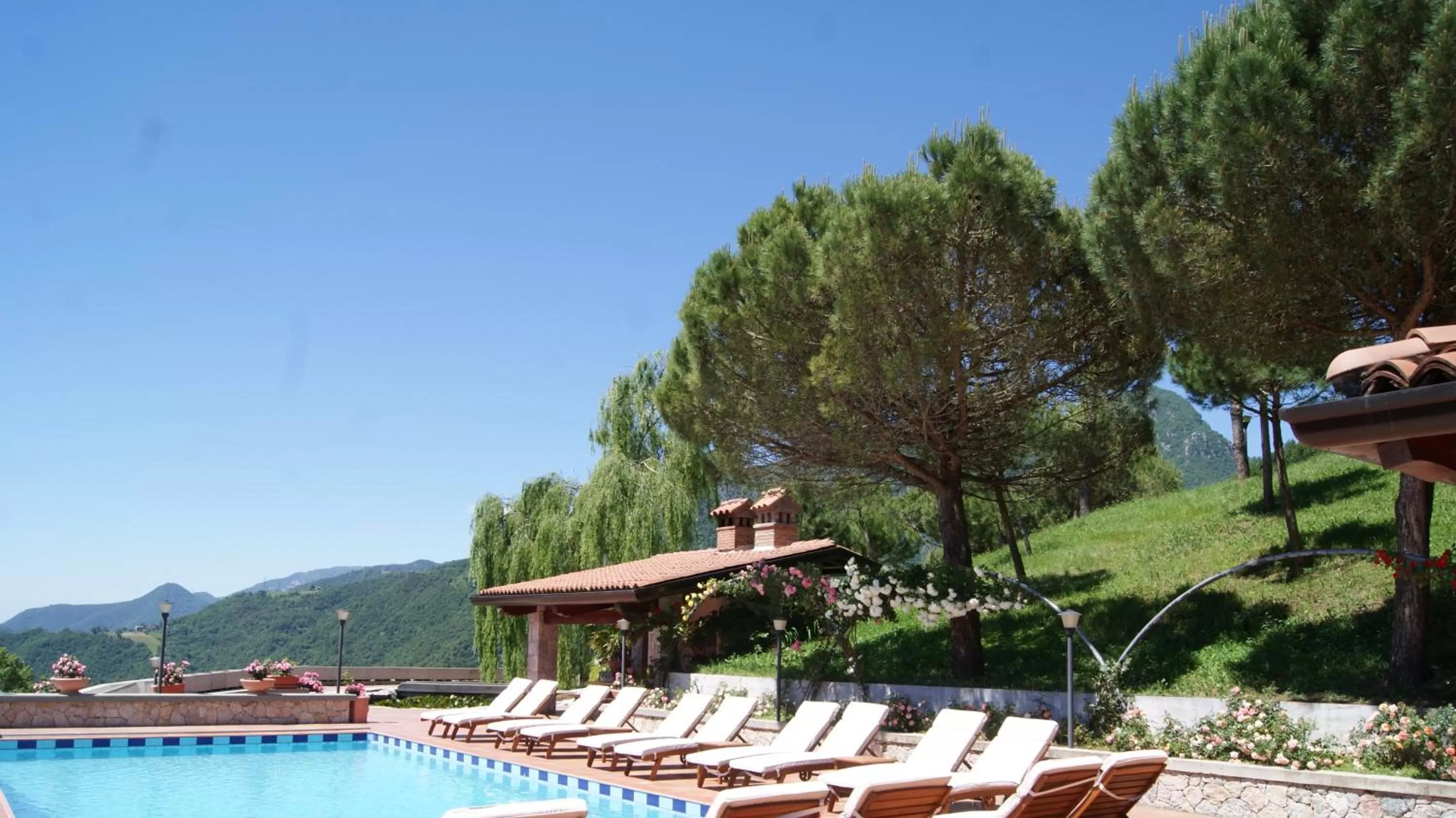 Swimming pool in Resort Ninfea San Pellegrino Terme
