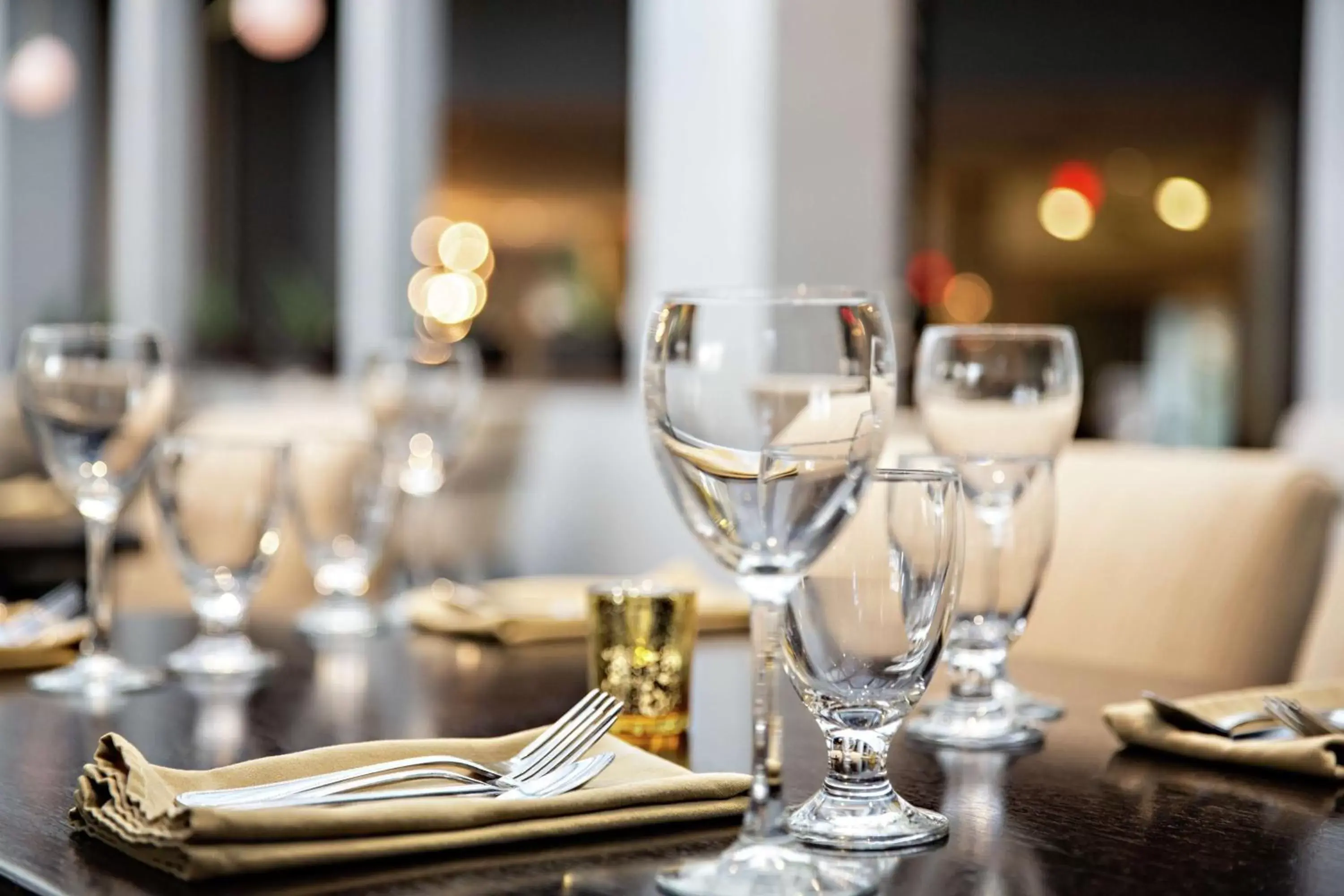 Dining area, Restaurant/Places to Eat in DoubleTree by Hilton Fairfield Hotel & Suites