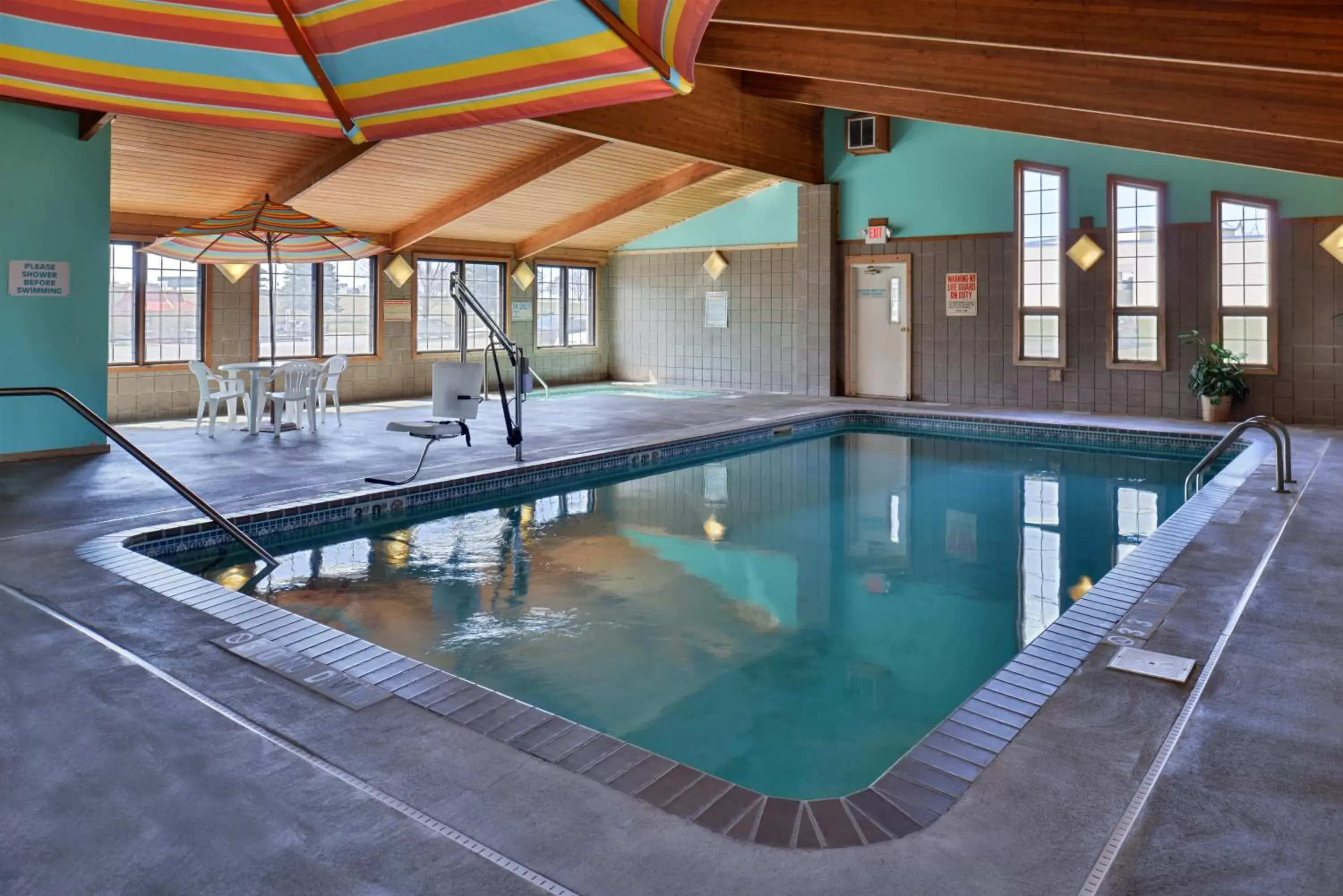 Pool view, Swimming Pool in Americas Best Value Inn Sauk Centre