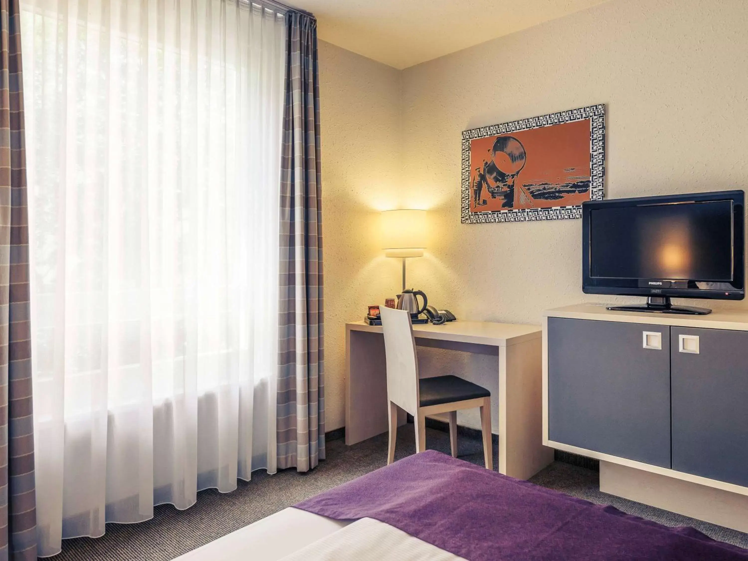 Photo of the whole room, TV/Entertainment Center in Mercure Hotel Berlin City West