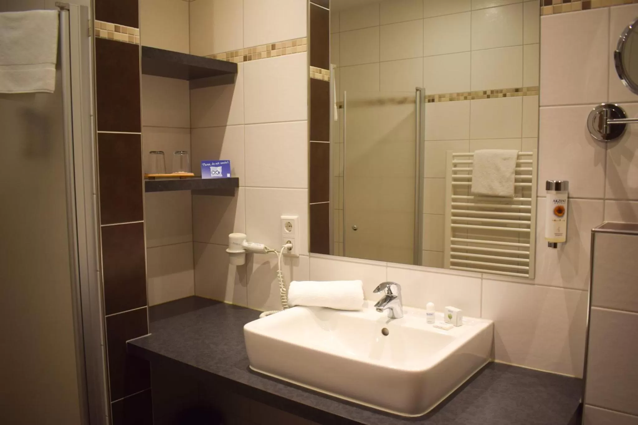 Bathroom in Akzent Hotel Jonathan