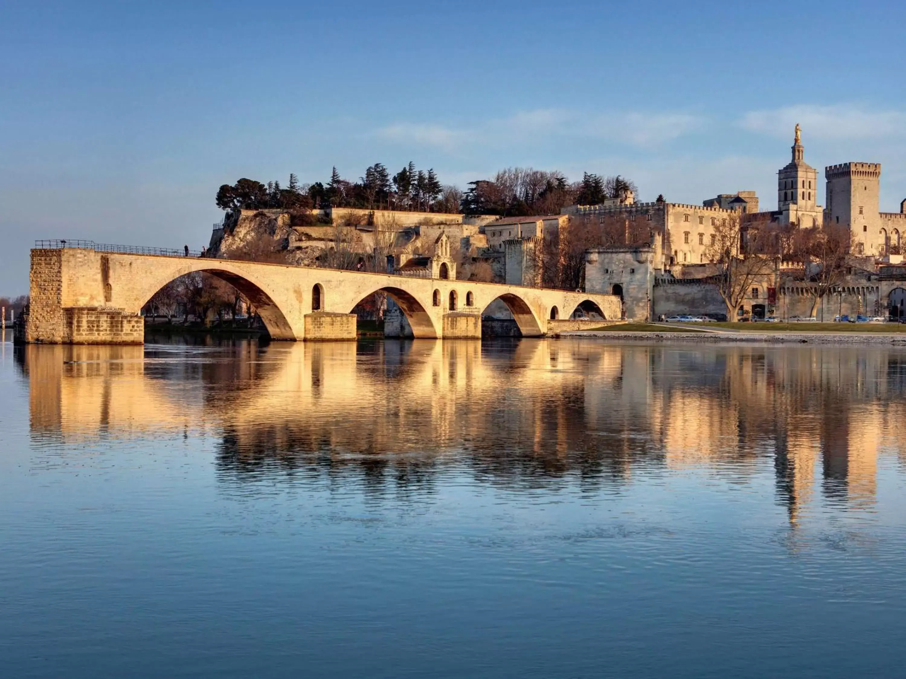 Property building in greet hôtel Pont du Gard - Route d'Avignon