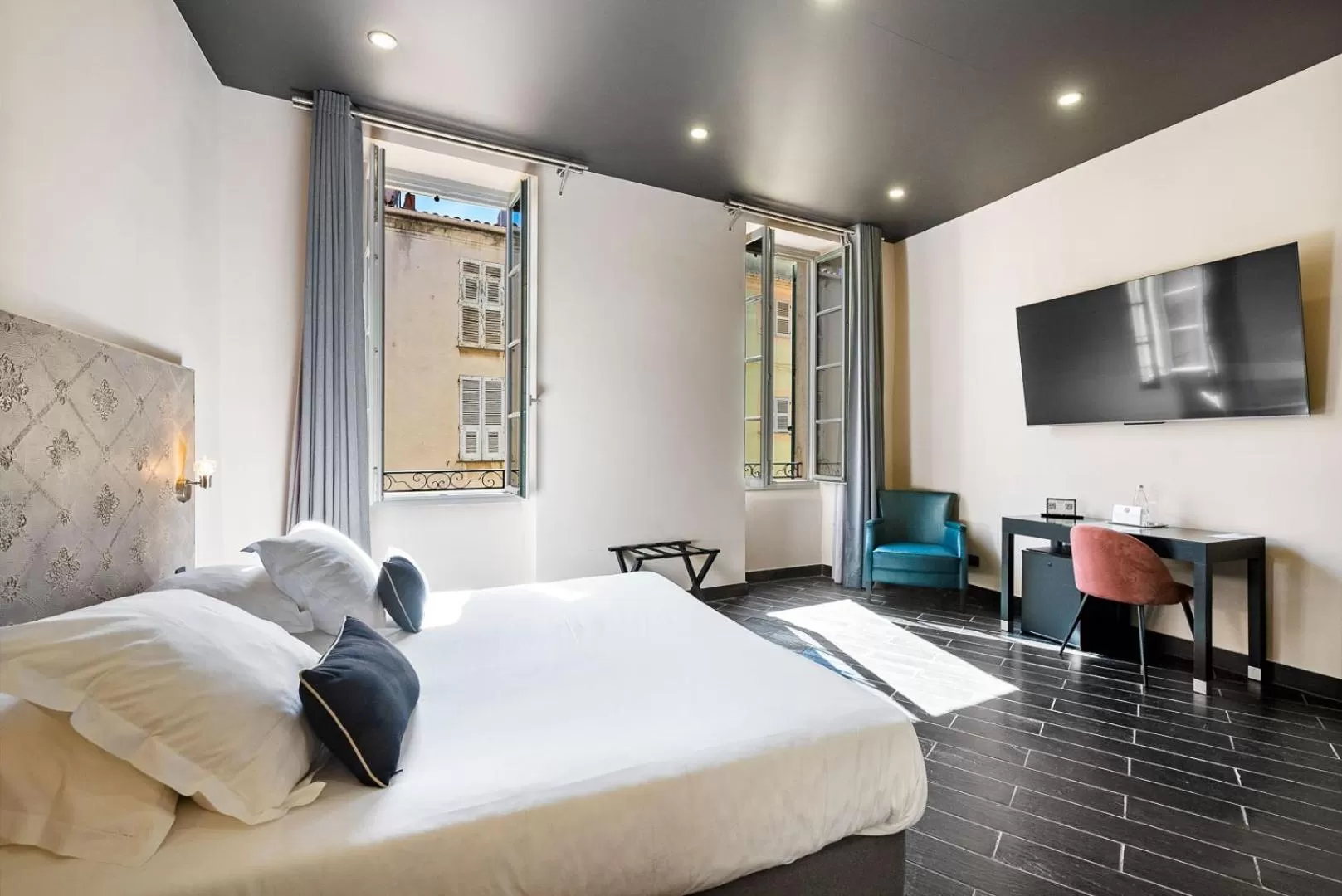 TV and multimedia, Bed in Hotel POZZO DI BORGO