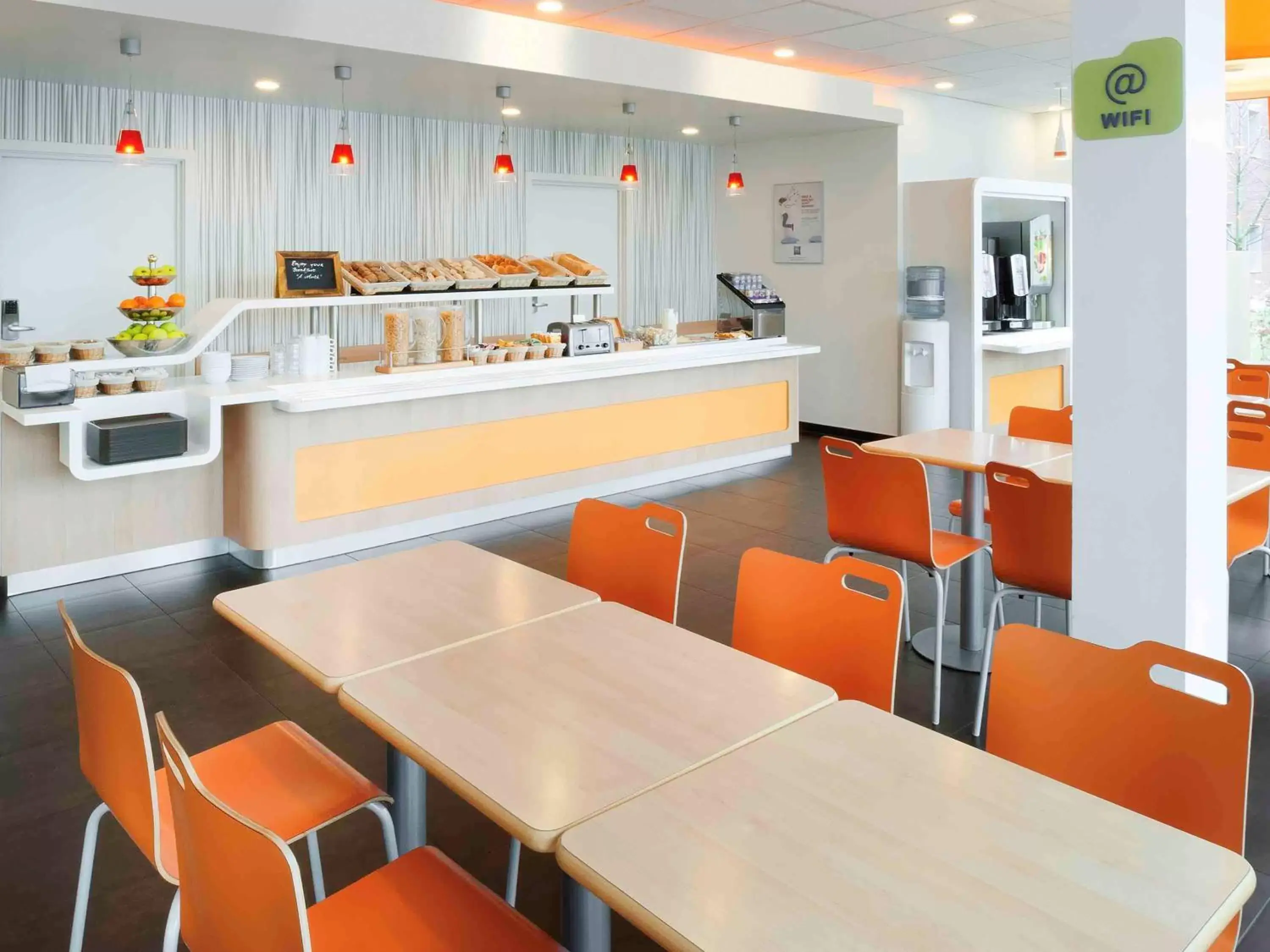 On site, Restaurant/Places to Eat in ibis Budget Brussels South Ruisbroek