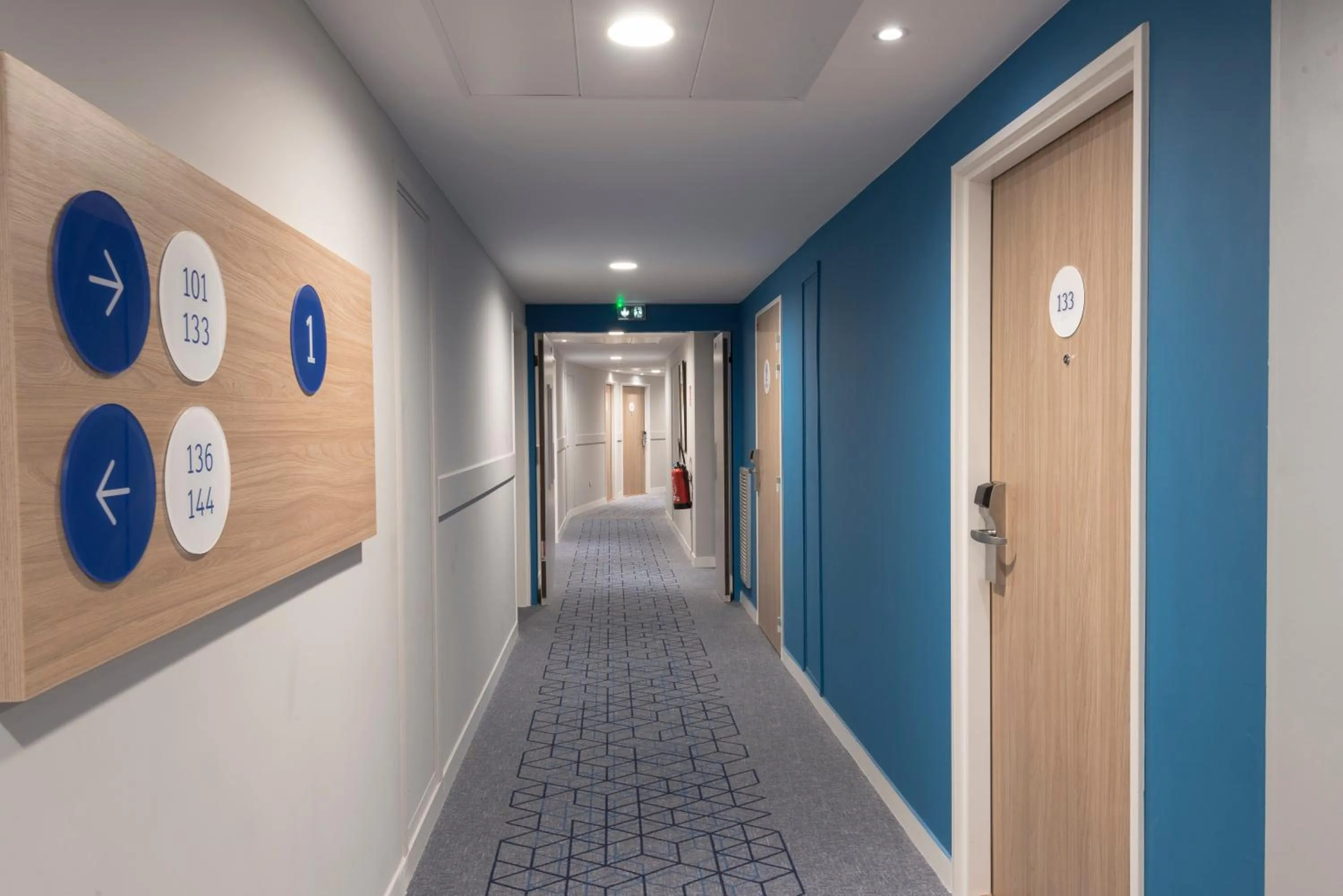 Lobby or reception in Holiday Inn Express Paris - Velizy by IHG