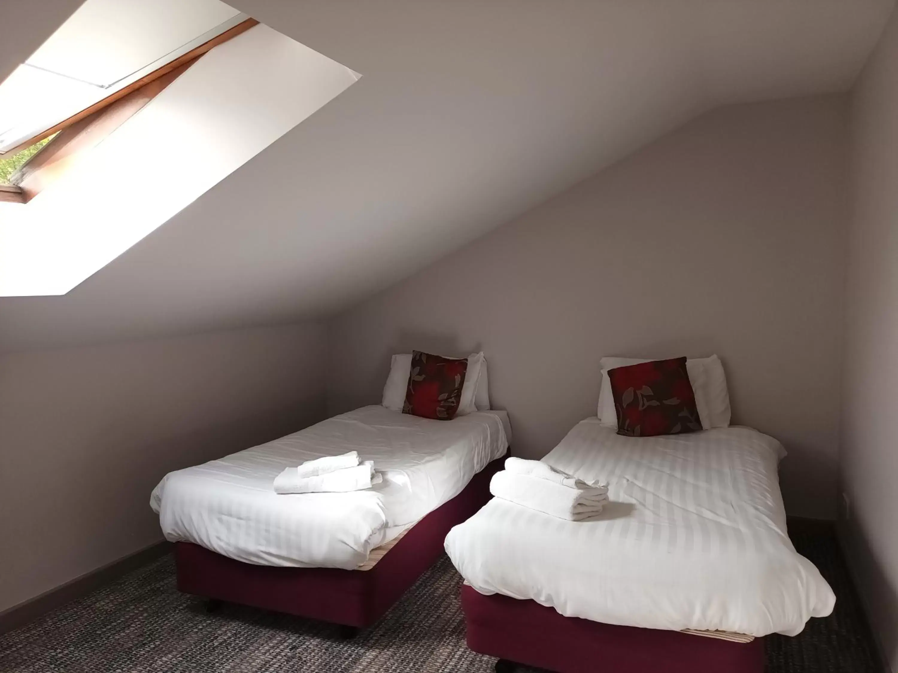 Bed in Corn Mill Lodge Hotel