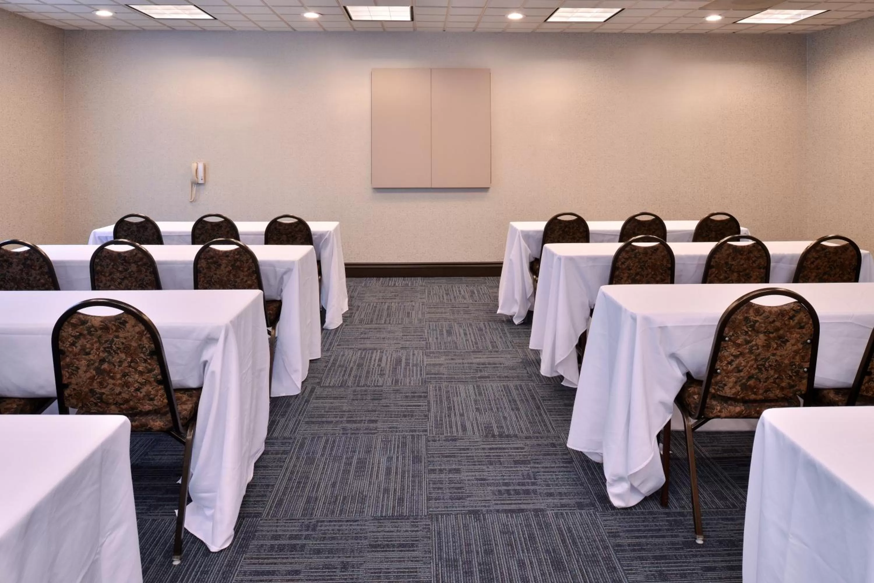 Meeting/conference room in Holiday Inn Express Portland West/Hillsboro by IHG