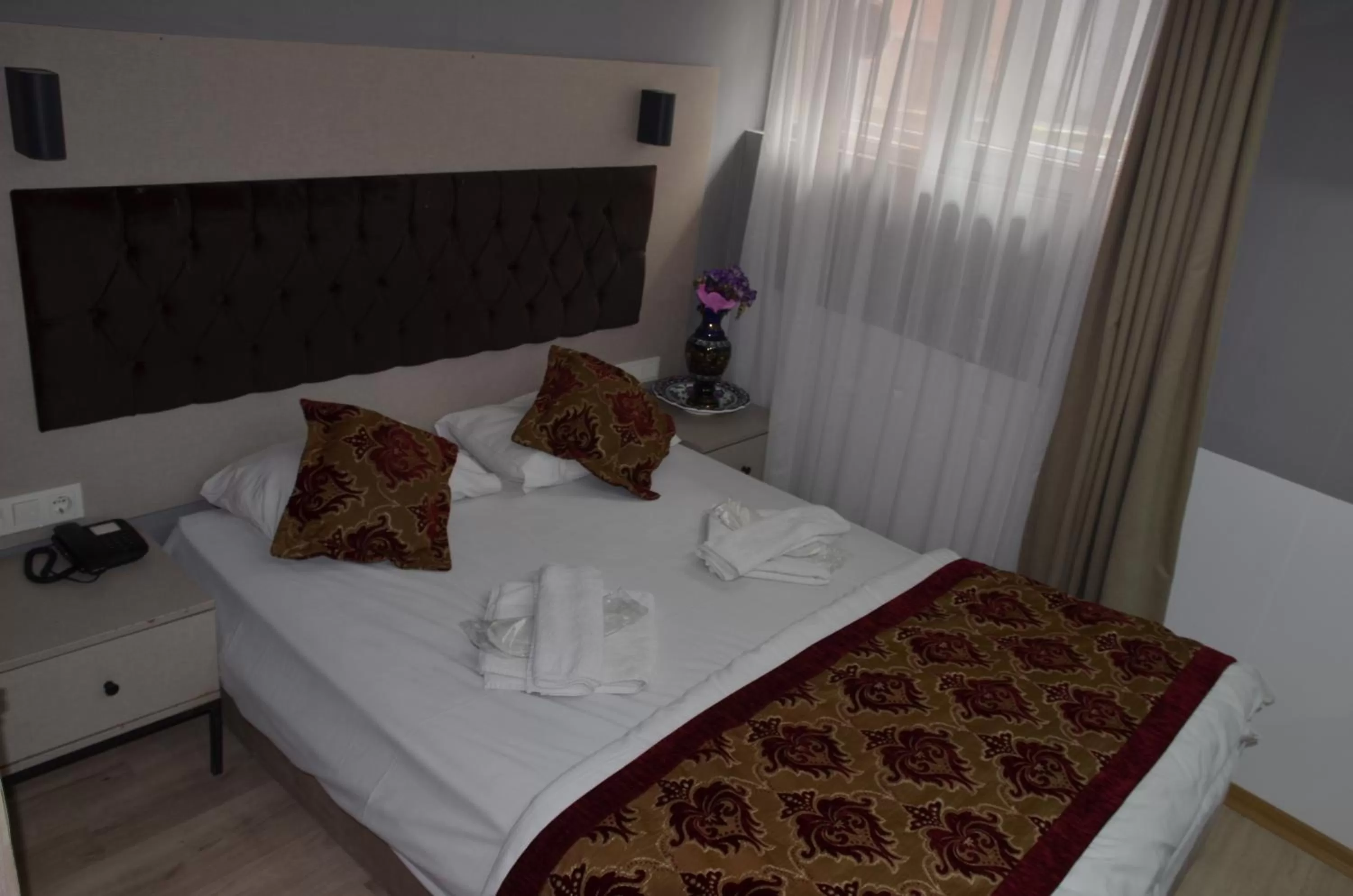 Photo of the whole room, Bed in The Lola Hotel