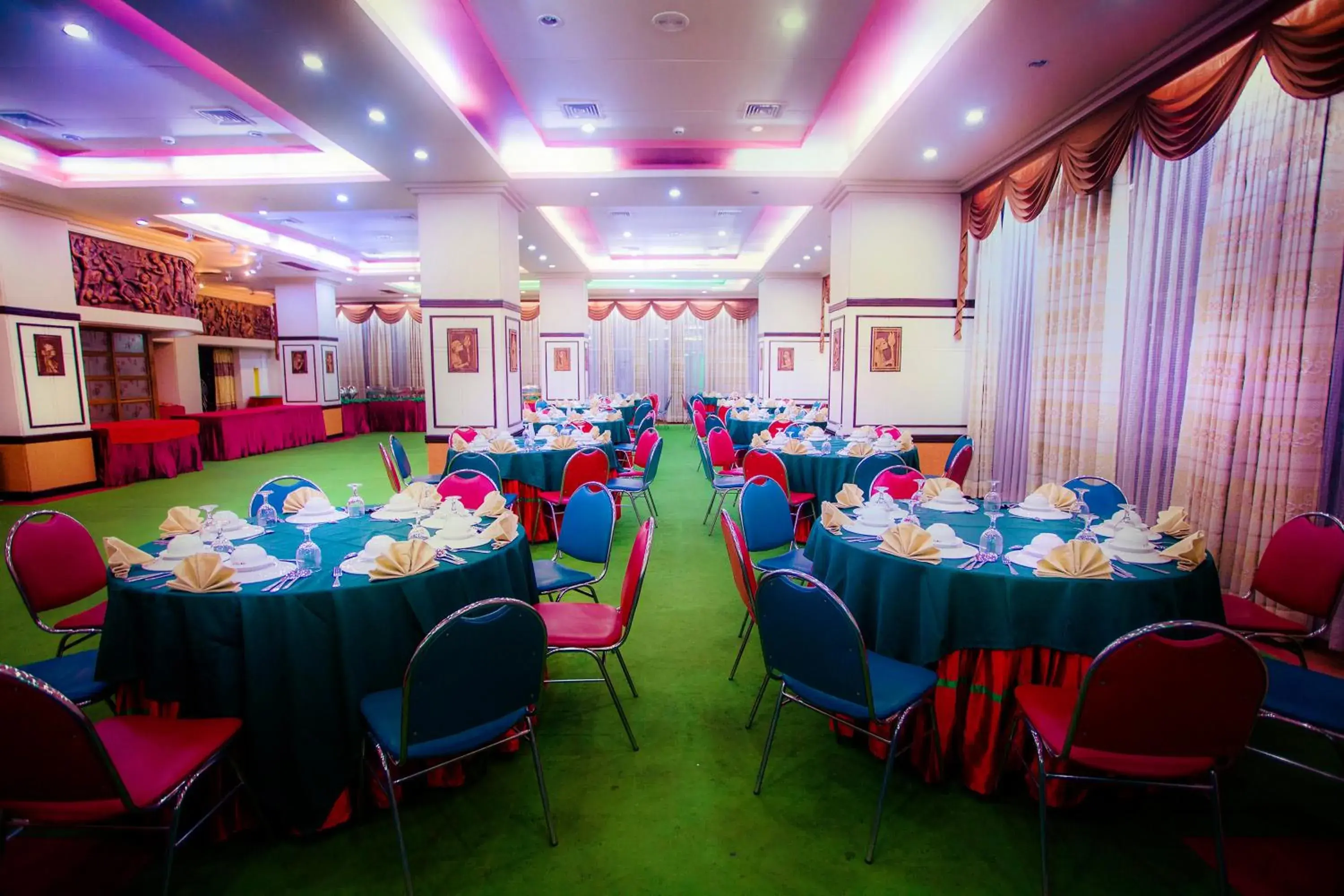 Banquet/Function facilities, Restaurant/Places to Eat in Hotel 71