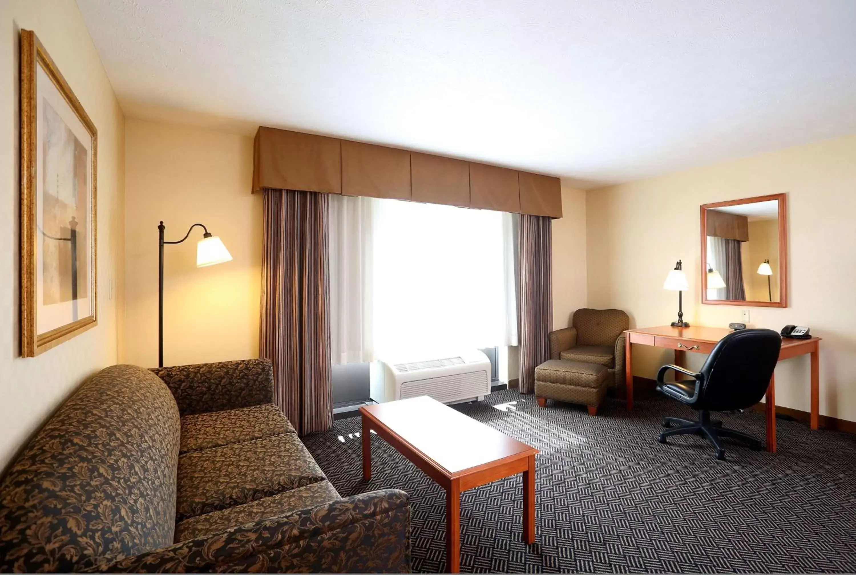 Living room, Seating Area in Hampton Inn Waterloo