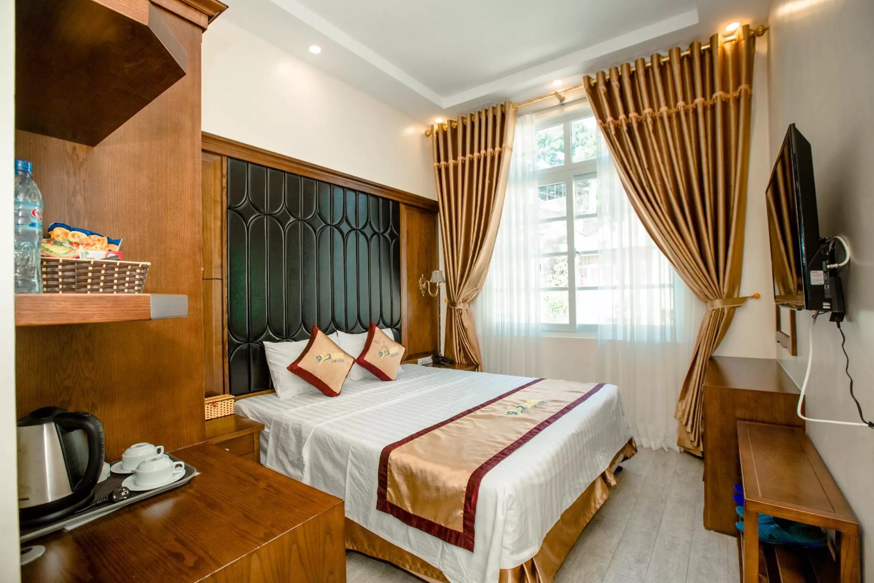 HaLong Starlight Inn & Travel