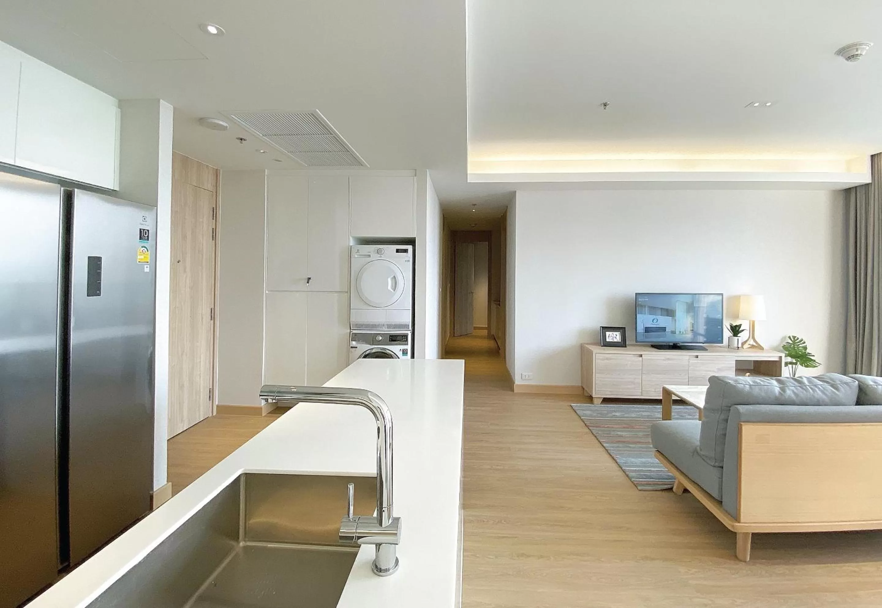 TV and multimedia in Oakwood Suites Bangkok