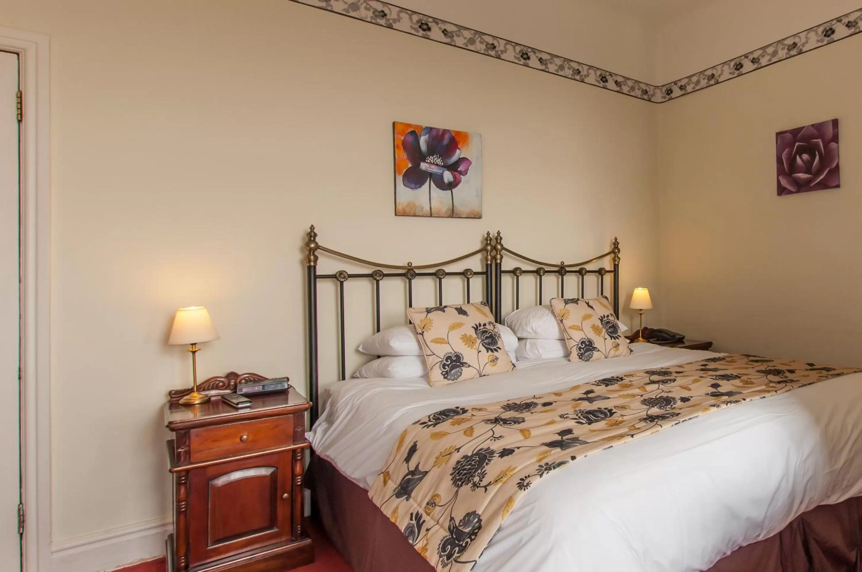 Property building, Bed in Eype's Mouth Country Hotel