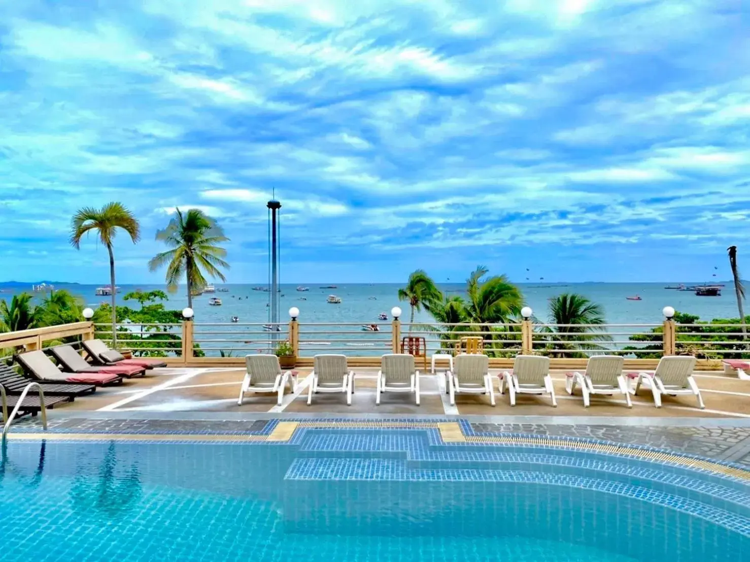 Beach, Swimming Pool in AA Hotel Pattaya