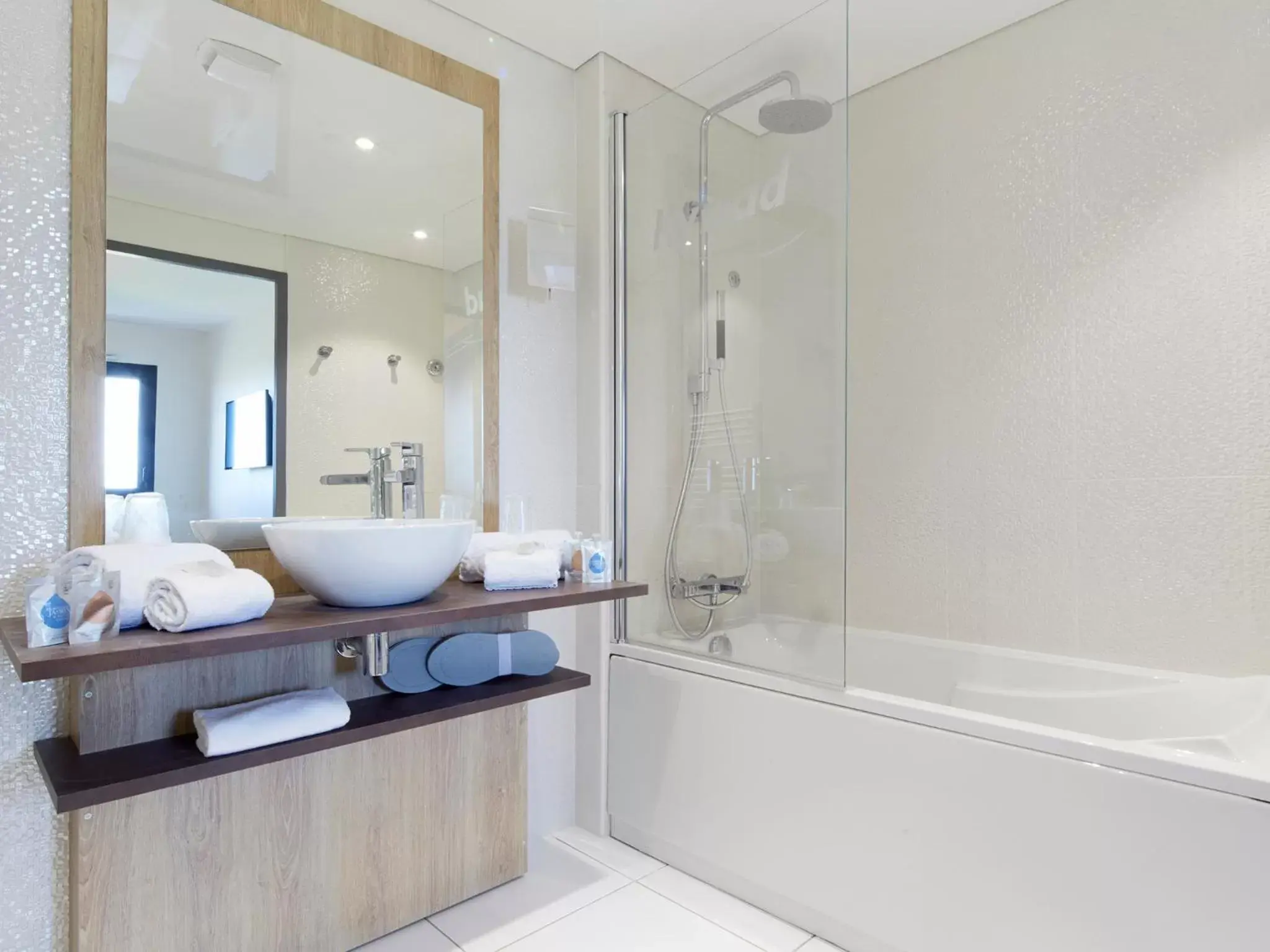 Bathroom in Kyriad Prestige Residence Cabourg-Dives-sur-Mer